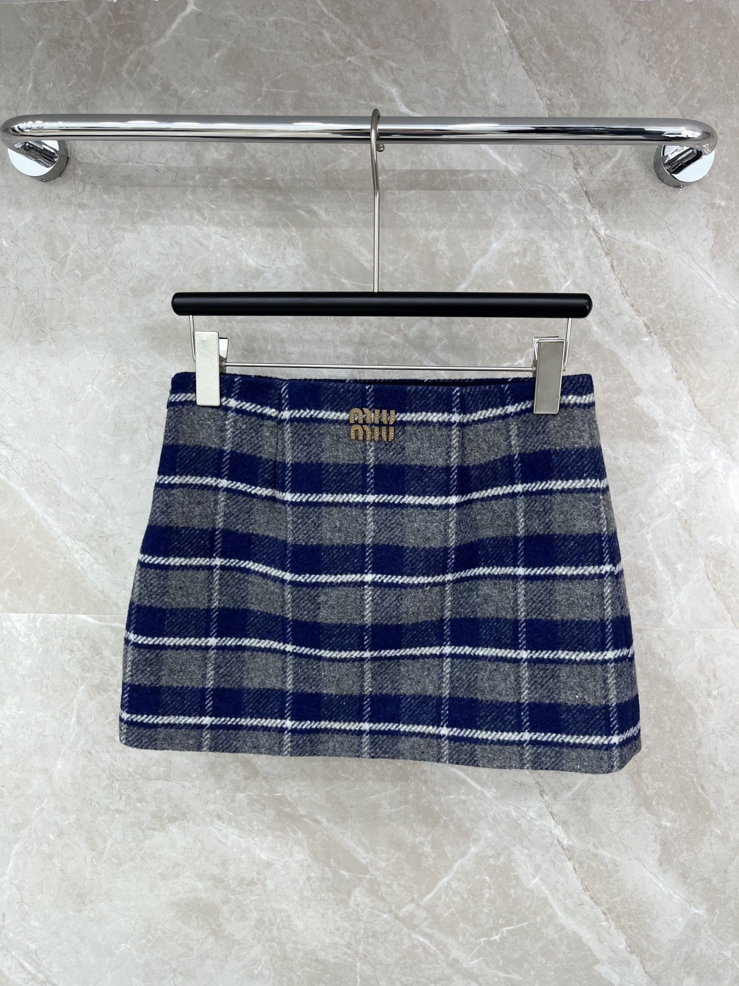 🛒𝐍𝐄𝐖 · 𝟐𝟎𝟐5/爆款现货【原版定制】 Miu Mi *｜2025新品格纹开衩短半裙 系列款定制Y