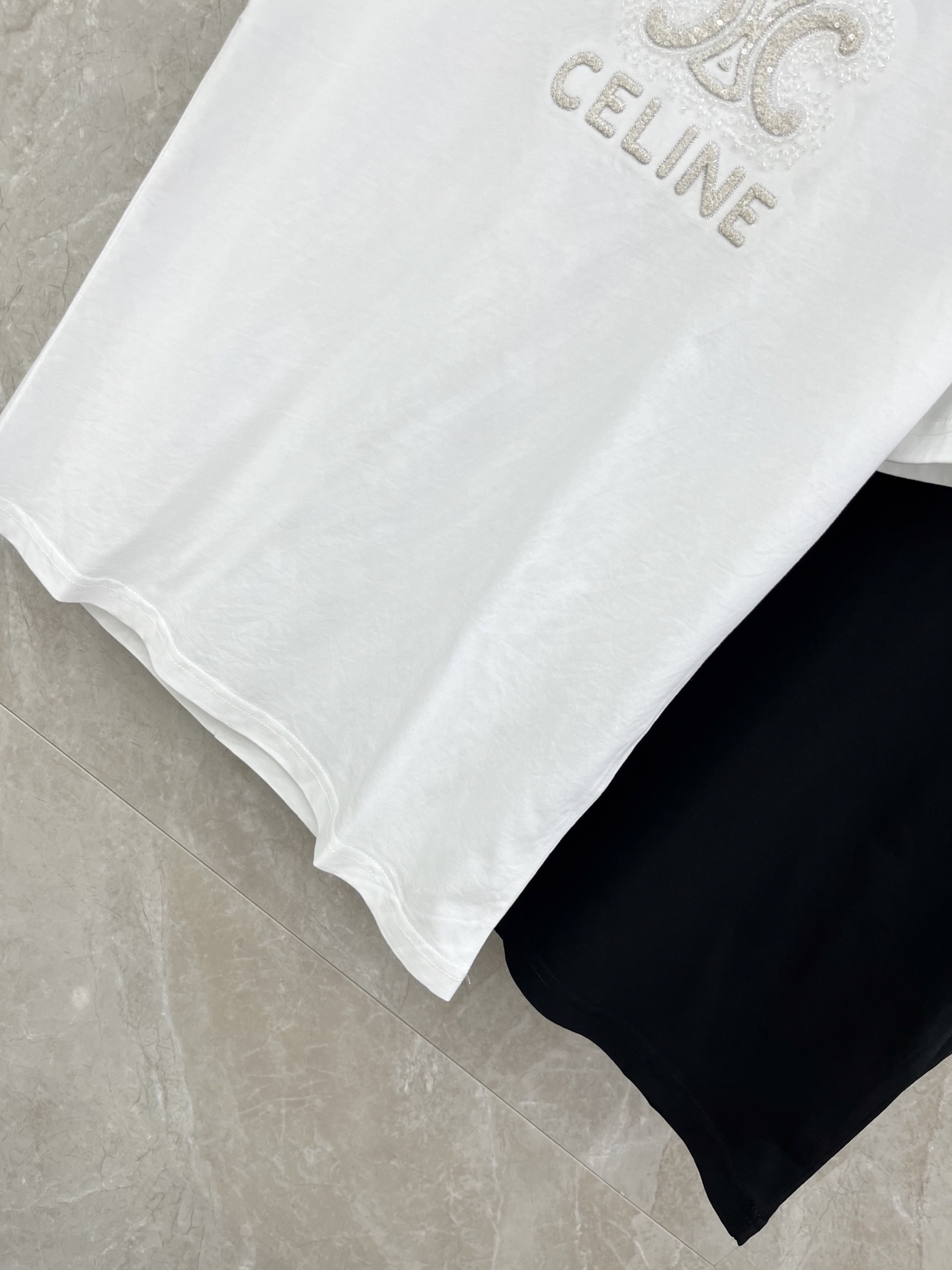 🛒𝐍𝐄𝐖 · 𝟐𝟎𝟐6/爆款现货原单品质 Celi*｜精致刺绣订珠短袖T恤高订面料 亲肤透气舒适标志性字