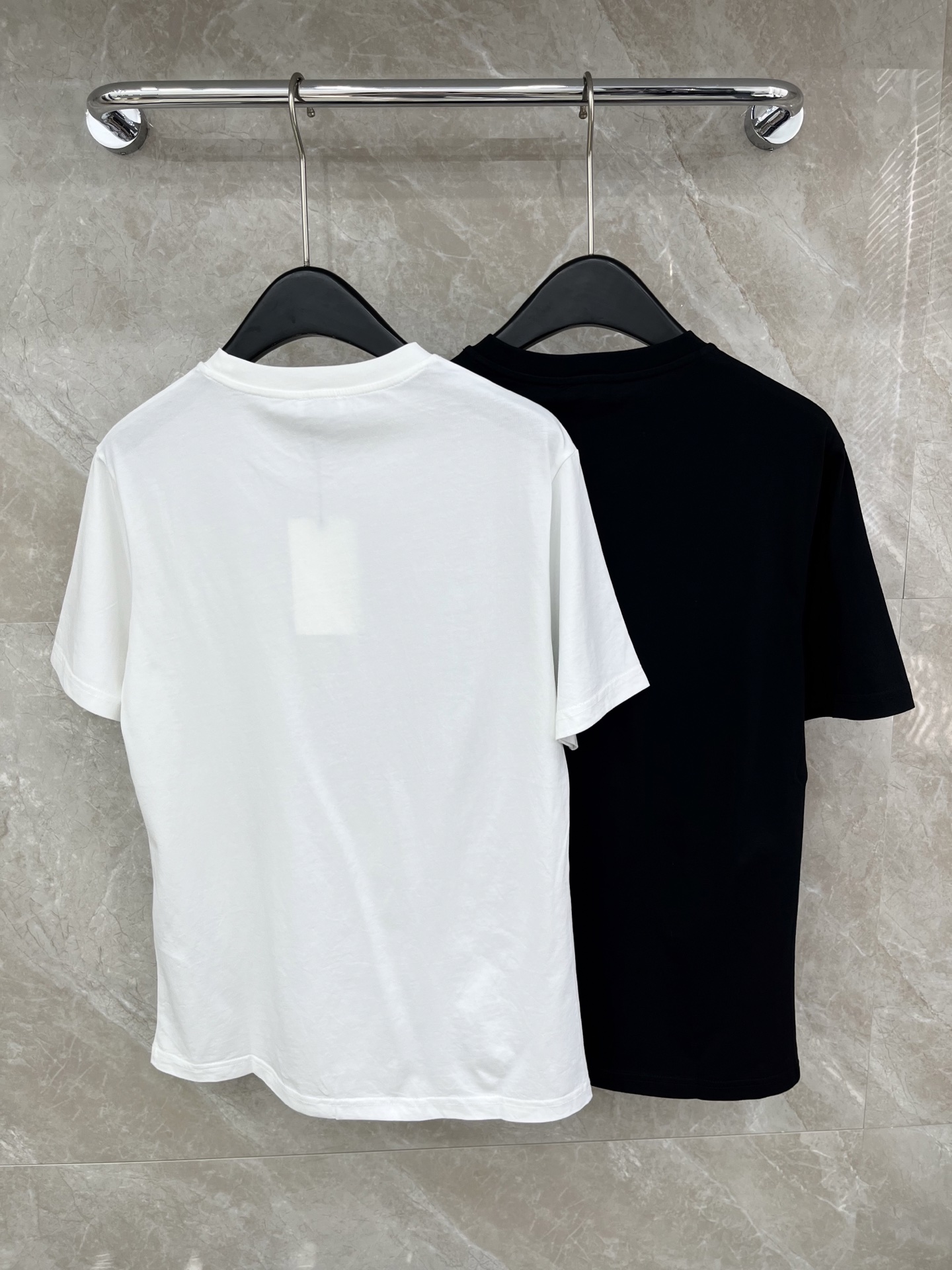 🛒𝐍𝐄𝐖 · 𝟐𝟎𝟐6/爆款现货原单品质 Celi*｜精致刺绣订珠短袖T恤高订面料 亲肤透气舒适标志性字