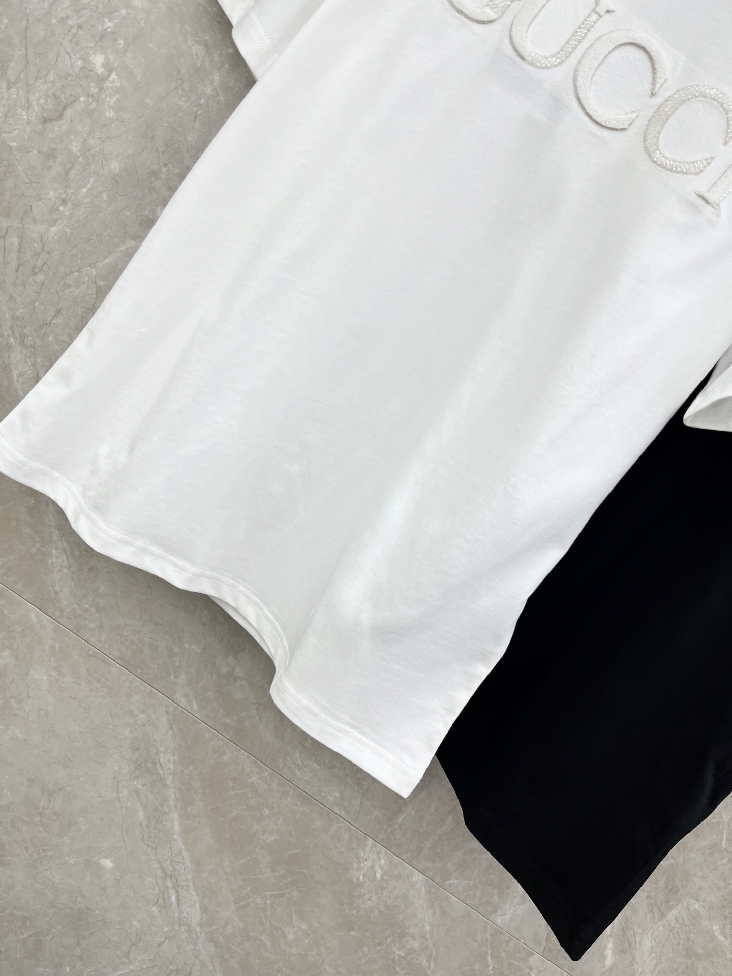 🛒𝐍𝐄𝐖 · 𝟐𝟎𝟐6/爆款现货原单品质 Gucc *｜精致刺绣短袖T恤高订面料 亲肤透气舒适标志性字母