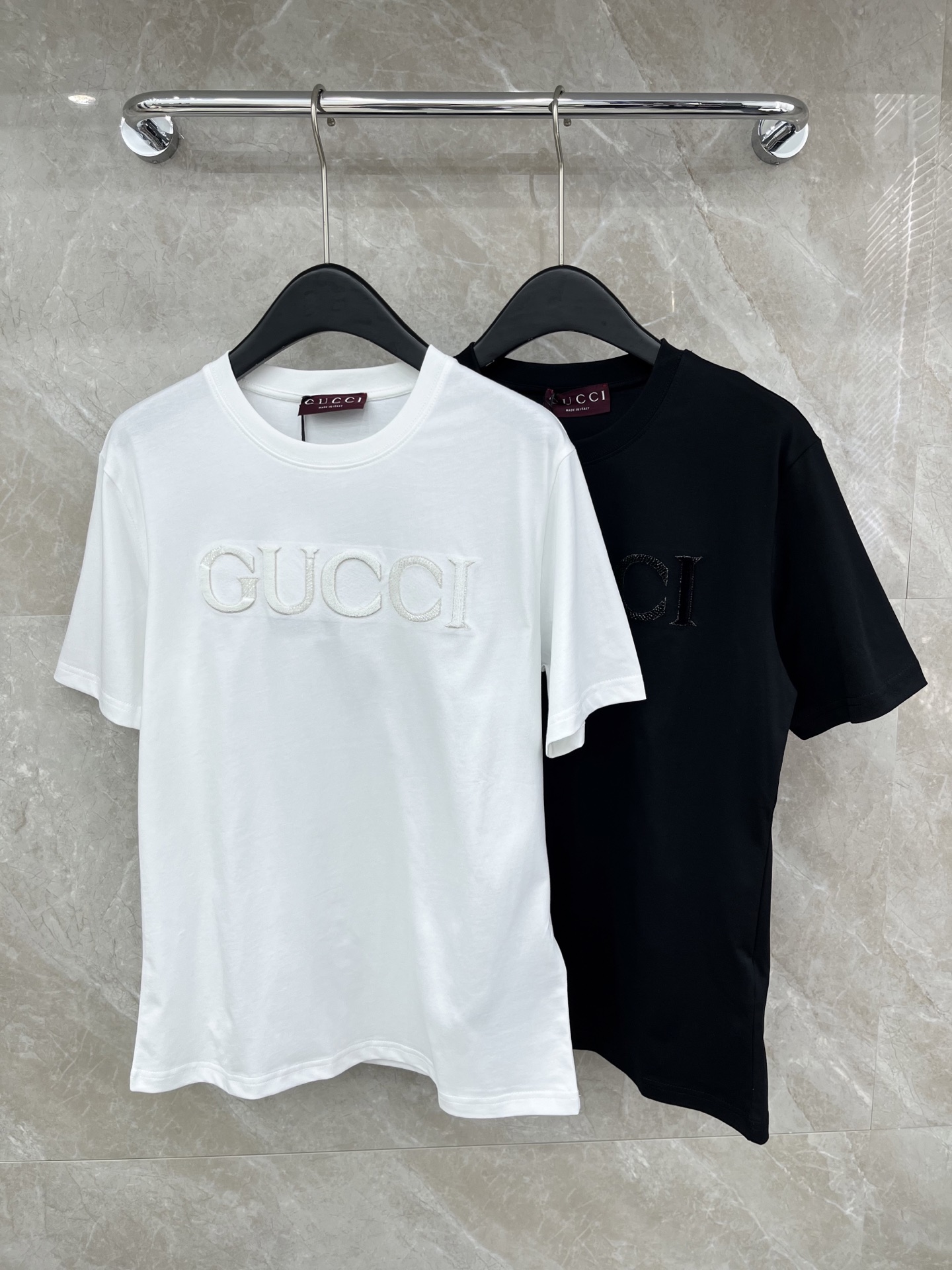 🛒𝐍𝐄𝐖 · 𝟐𝟎𝟐6/爆款现货原单品质 Gucc *｜精致刺绣短袖T恤高订面料 亲肤透气舒适标志性字母