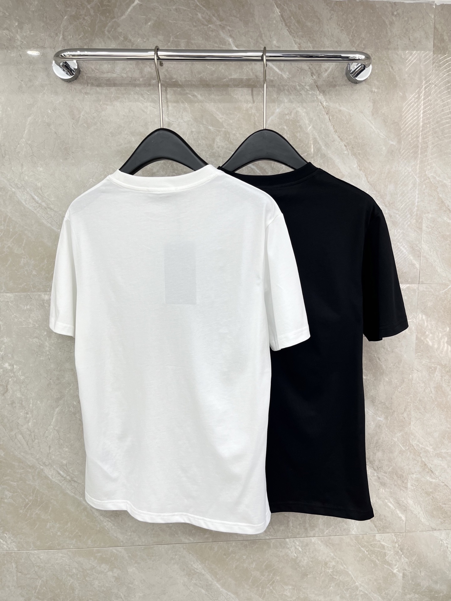 🛒𝐍𝐄𝐖 · 𝟐𝟎𝟐6/爆款现货原单品质 Gucc *｜精致刺绣短袖T恤高订面料 亲肤透气舒适标志性字母