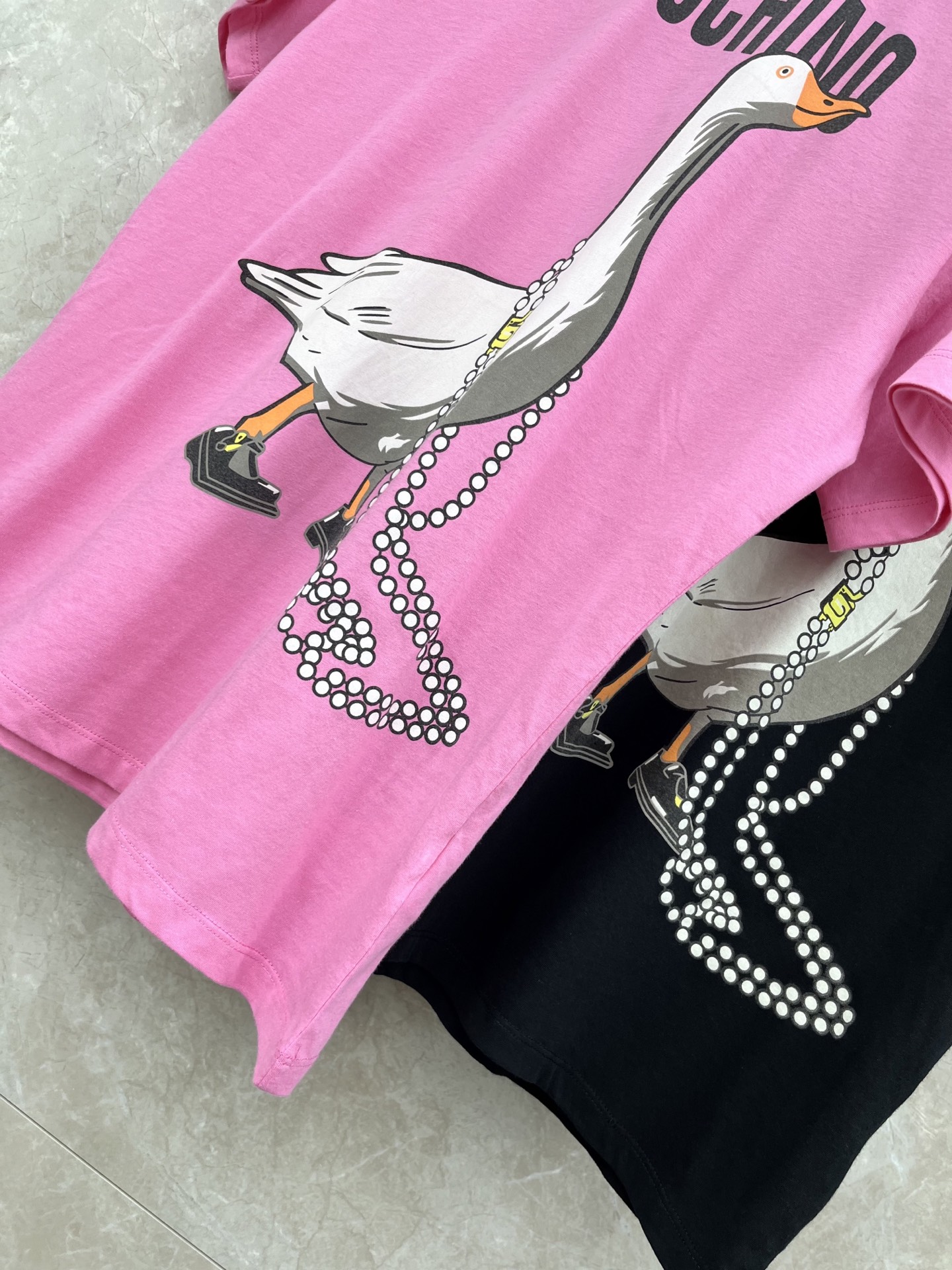 🛒𝐍𝐄𝐖 · 𝟐𝟎𝟐6/爆款现货原单品质 Mos*｜精致印花短袖T恤高订面料 亲肤透气舒适标志性字母图案