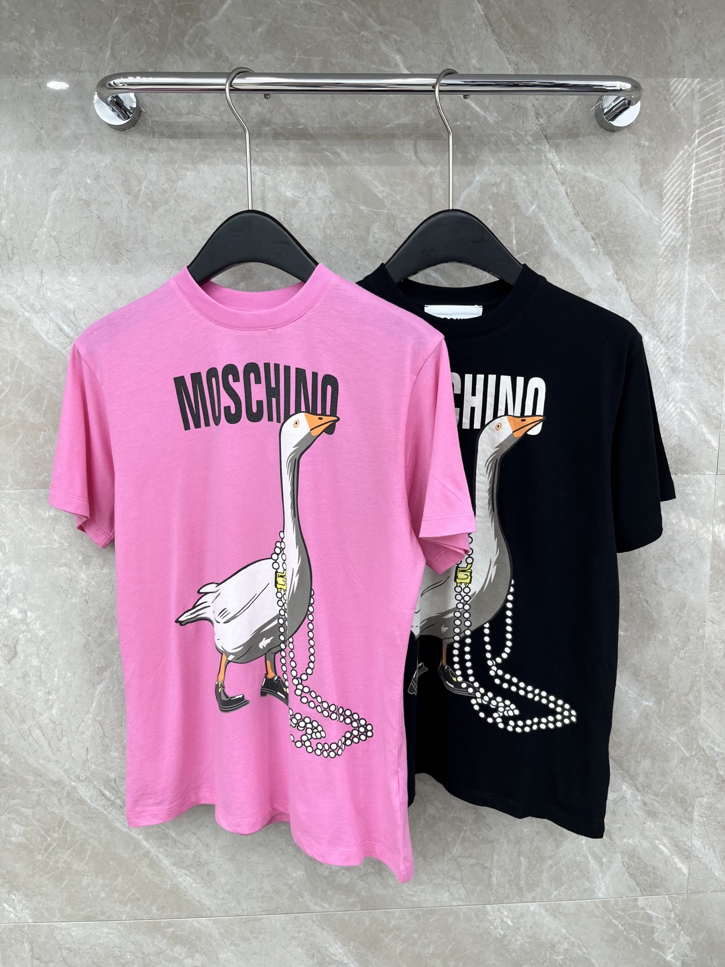 🛒𝐍𝐄𝐖 · 𝟐𝟎𝟐6/爆款现货原单品质 Mos*｜精致印花短袖T恤高订面料 亲肤透气舒适标志性字母图案