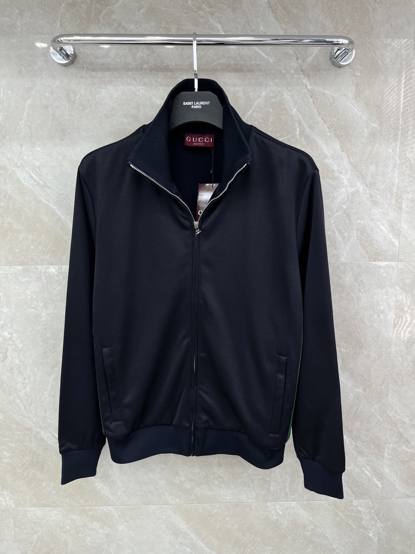 🛒𝐍𝐄𝐖 · 𝟐𝟎𝟐6/爆款现货原单品质 Gucc*｜26早春立领织带撞色外套代购爆款 非常实用经典的单