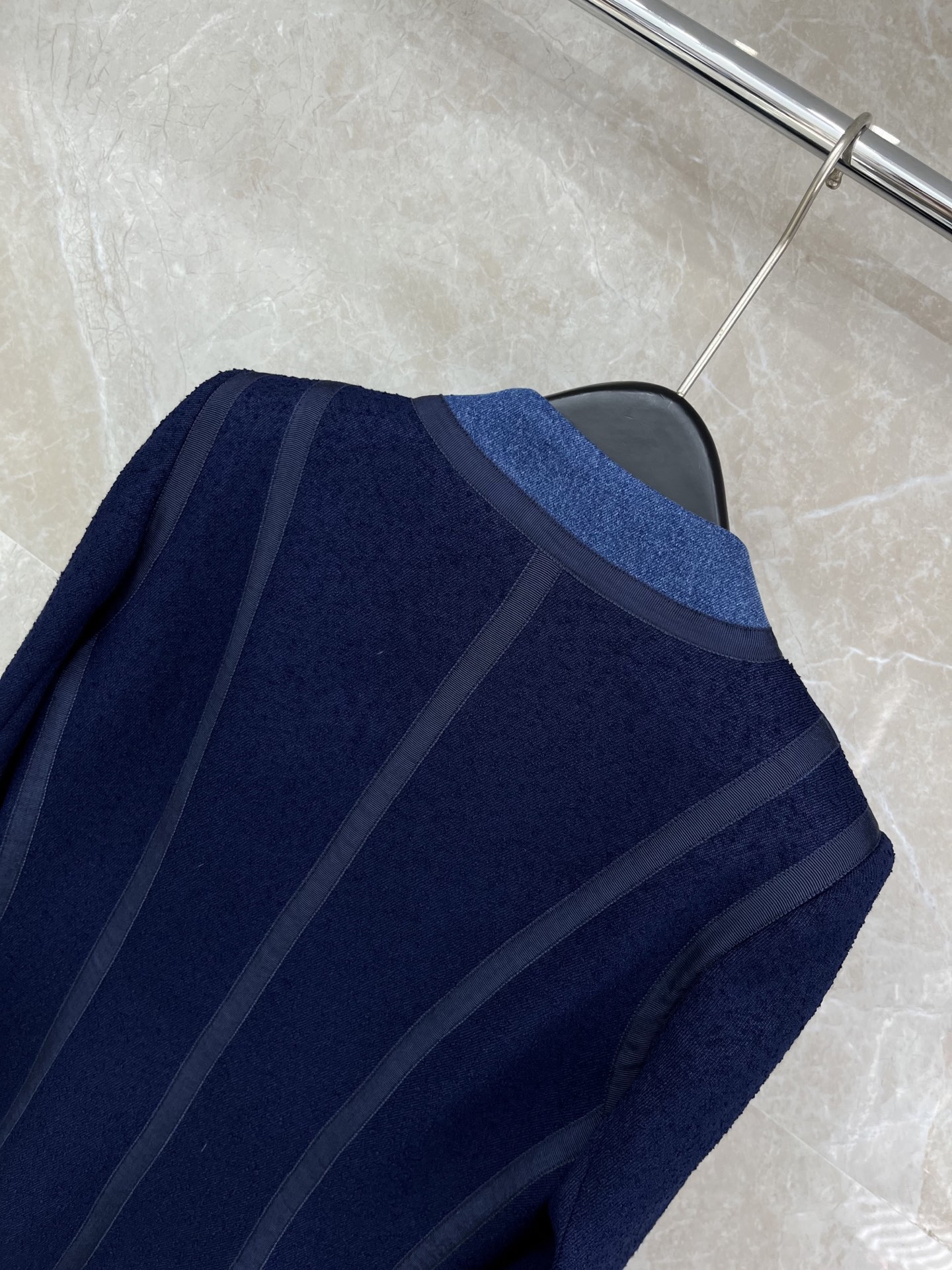 🛒𝐍𝐄𝐖 · 𝟐𝟎𝟐6/爆款现货原单品质 Cha*｜26早春新品粗花羊毛牛仔V领外套混色纱线设计 大工厂