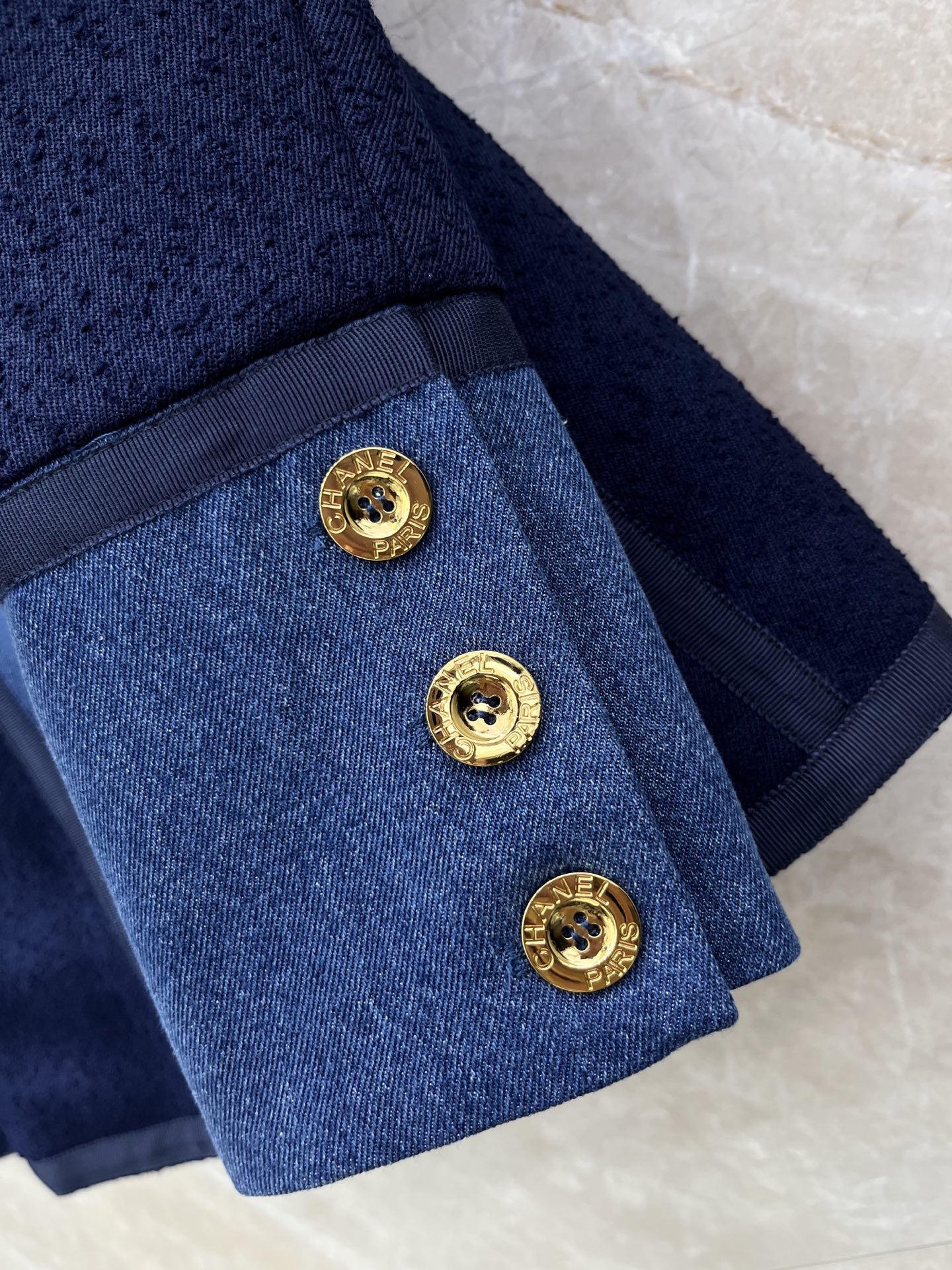 🛒𝐍𝐄𝐖 · 𝟐𝟎𝟐6/爆款现货原单品质 Cha*｜26早春新品粗花羊毛牛仔V领外套混色纱线设计 大工厂