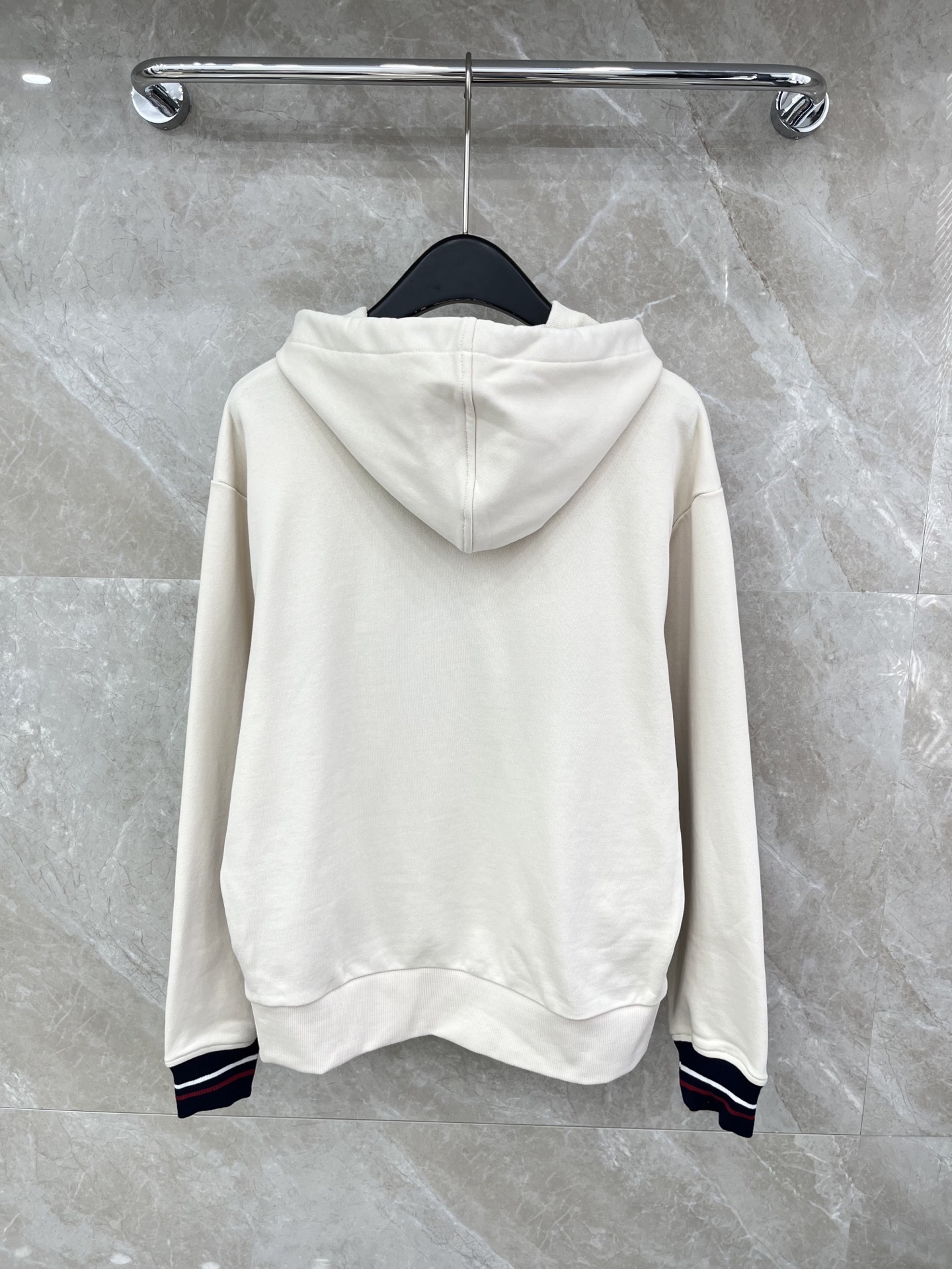 🛒𝐍𝐄𝐖 · 𝟐𝟎𝟐6/爆款现货原单品质 Prad*｜26早春带帽撞色印花抽绳外套代购爆款 非常实用经典