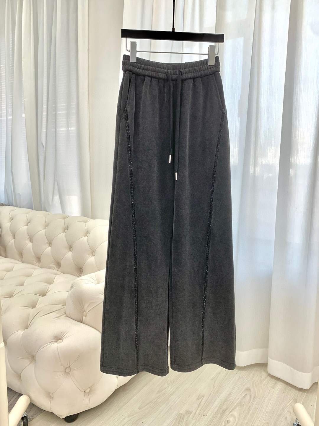 🛒𝐍𝐄𝐖 · 𝟐𝟎𝟐5/爆款现货原单品质 Alexanderwan *｜25新款炒色休闲裤烫钻工艺 Bl