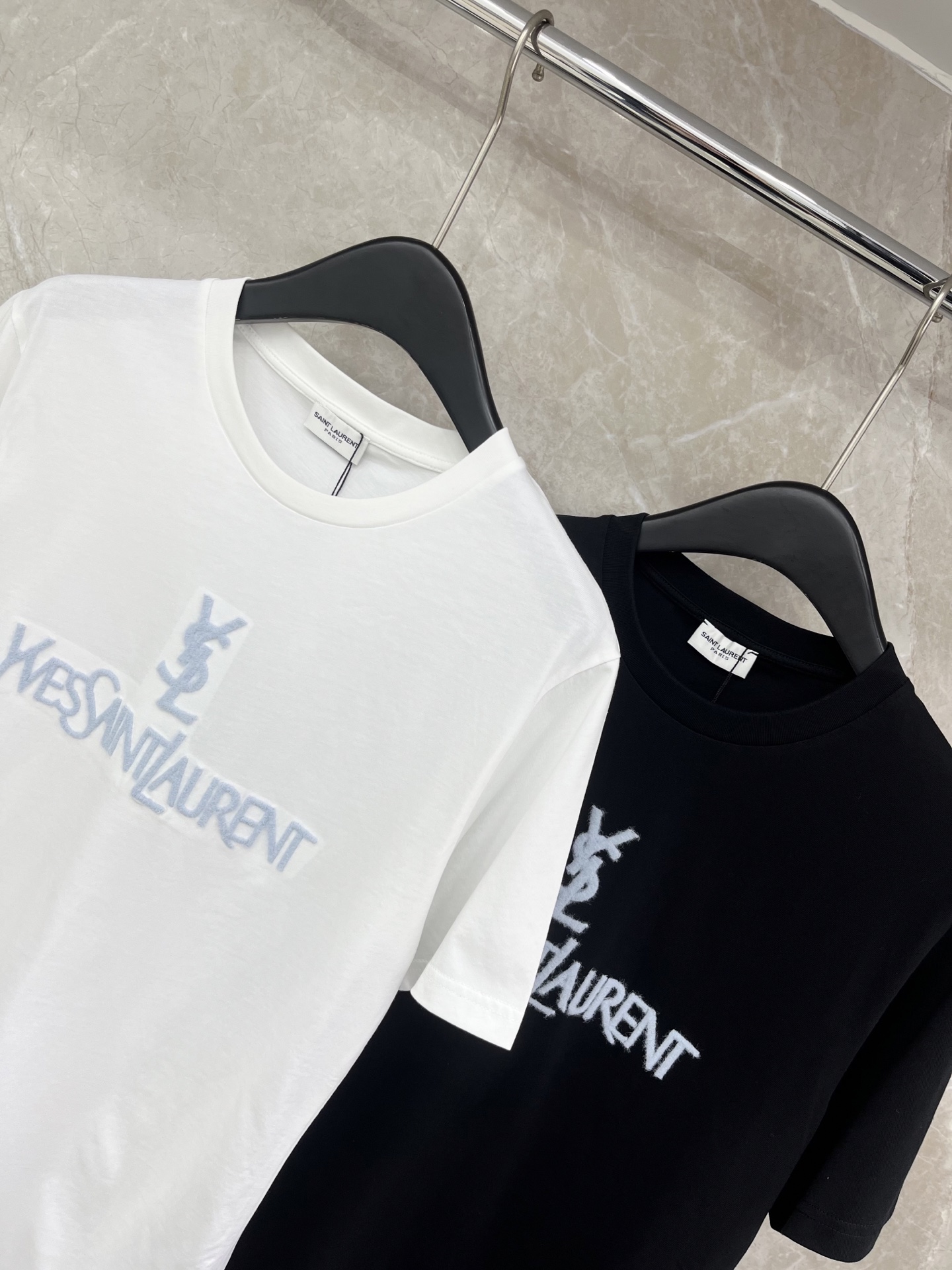 🛒𝐍𝐄𝐖 · 𝟐𝟎𝟐6/爆款现货原单品质 Ysl *｜精致植绒刺绣短袖T恤高订面料 亲肤透气舒适标志性字