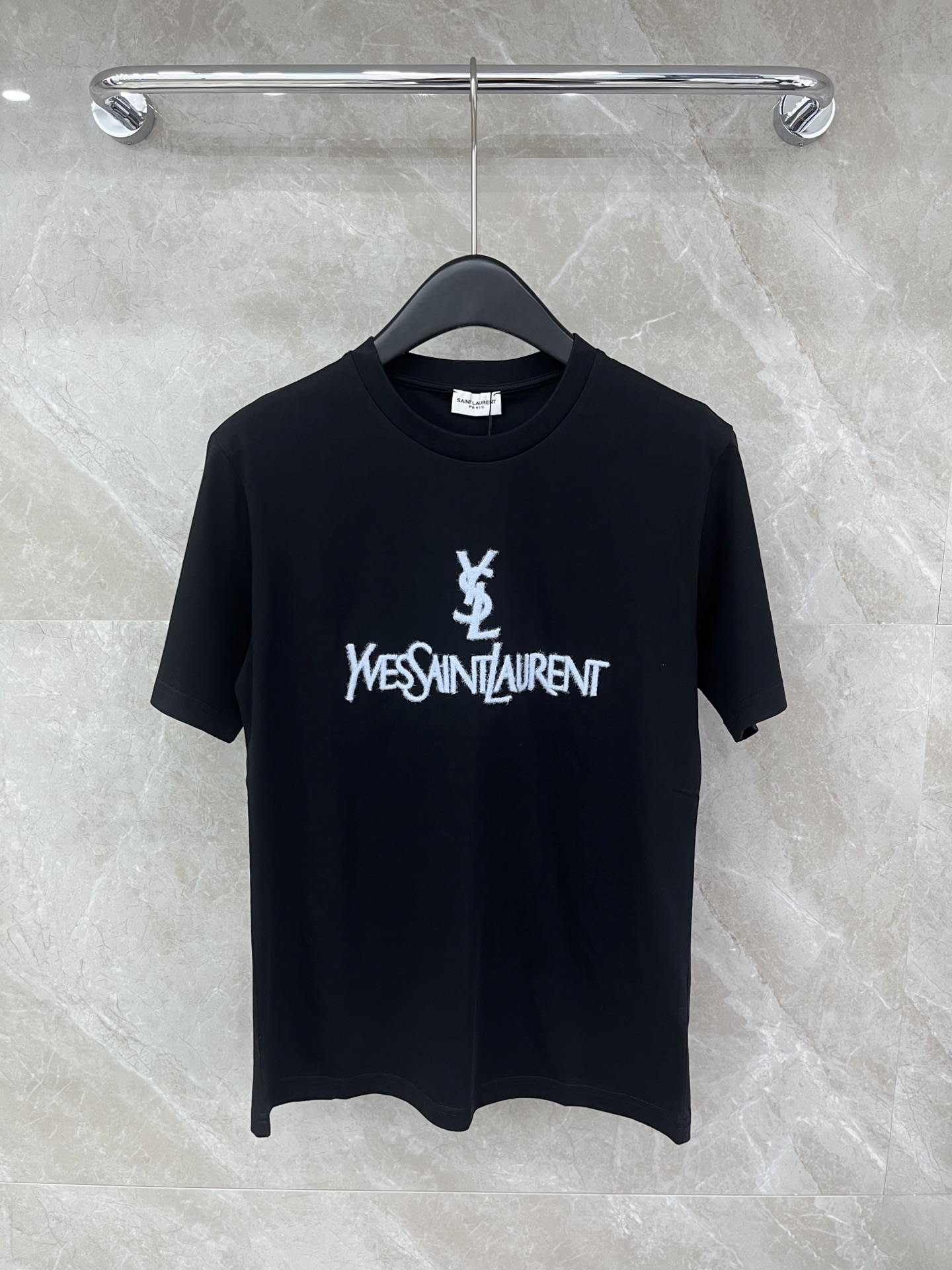 🛒𝐍𝐄𝐖 · 𝟐𝟎𝟐6/爆款现货原单品质 Ysl *｜精致植绒刺绣短袖T恤高订面料 亲肤透气舒适标志性字