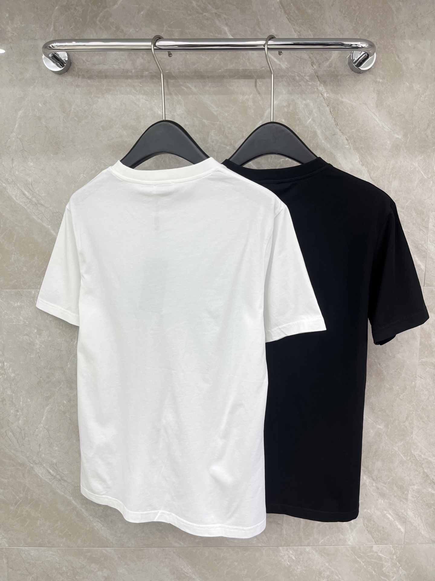 🛒𝐍𝐄𝐖 · 𝟐𝟎𝟐6/爆款现货原单品质 Ysl *｜精致植绒刺绣短袖T恤高订面料 亲肤透气舒适标志性字