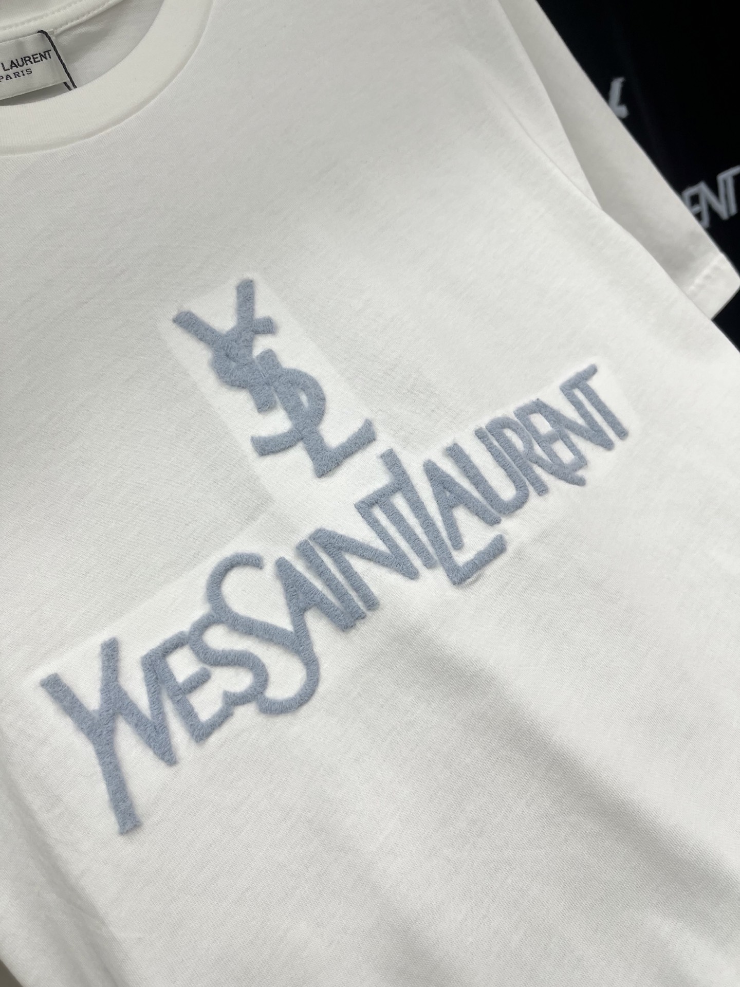 🛒𝐍𝐄𝐖 · 𝟐𝟎𝟐6/爆款现货原单品质 Ysl *｜精致植绒刺绣短袖T恤高订面料 亲肤透气舒适标志性字