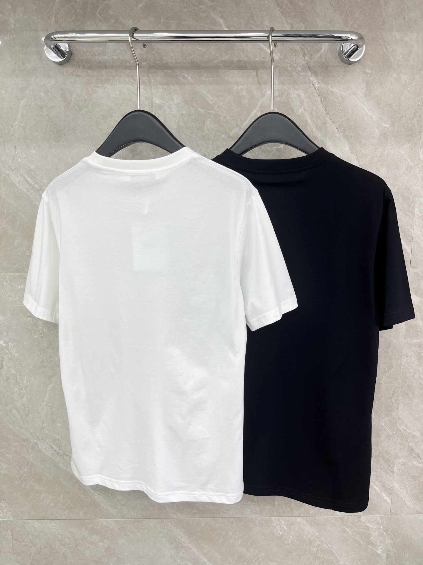 🛒𝐍𝐄𝐖 · 𝟐𝟎𝟐6/爆款现货原单品质 Dio *｜精致刺绣短袖T恤高订面料 亲肤透气舒适标志性字母图