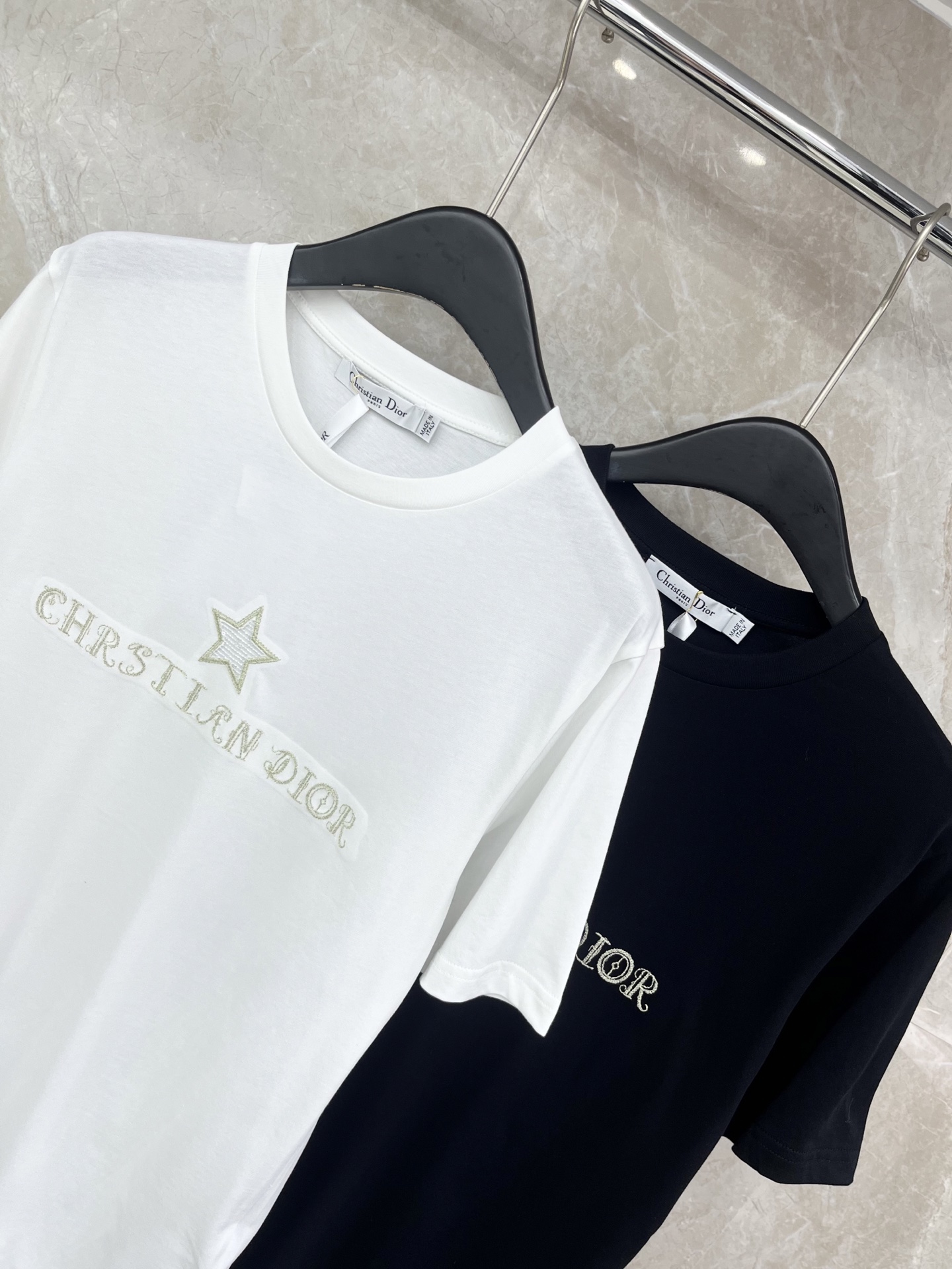 🛒𝐍𝐄𝐖 · 𝟐𝟎𝟐6/爆款现货原单品质 Dio *｜精致刺绣短袖T恤高订面料 亲肤透气舒适标志性字母图