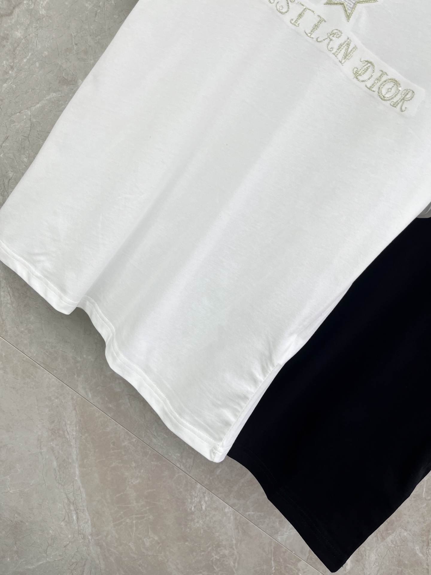 🛒𝐍𝐄𝐖 · 𝟐𝟎𝟐6/爆款现货原单品质 Dio *｜精致刺绣短袖T恤高订面料 亲肤透气舒适标志性字母图