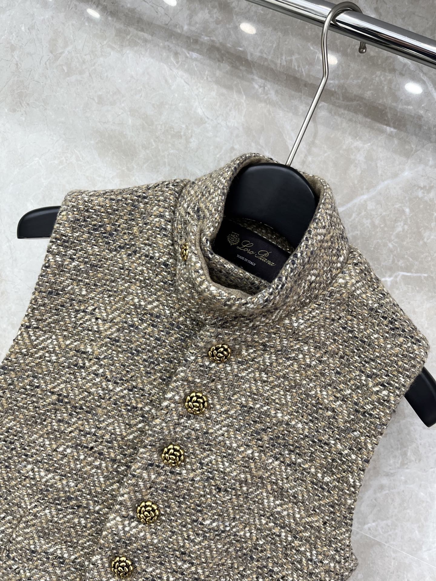 🛒𝐍𝐄𝐖 · 𝟐𝟎𝟐6/爆款现货原单品质 Lp*｜26早春新品粗花呢立领马甲外套混色纱线设计 大工厂订制