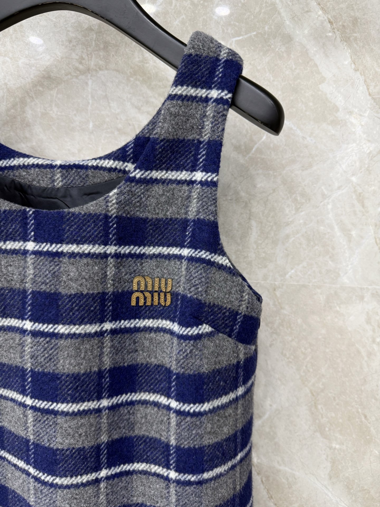 🛒𝐍𝐄𝐖 · 𝟐𝟎𝟐5/爆款现货【原版定制】 Miu Mi *｜2025新品格纹背心连衣裙 系列款定制Y