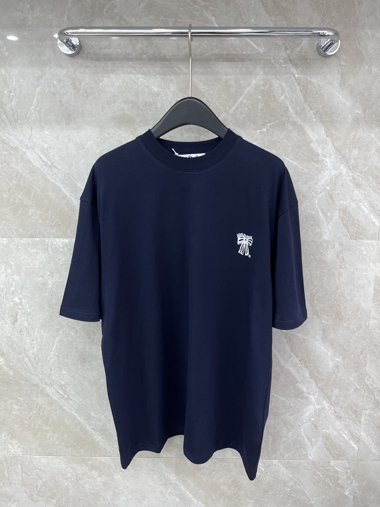 🛒𝐍𝐄𝐖 · 𝟐𝟎𝟐6/爆款现货【原版定制】𝐀𝐂𝐍𝐄 𝐒𝐓𝐔𝐃𝐈𝐎*｜26新款 蝴蝶结涂鸦字母T 美式辣