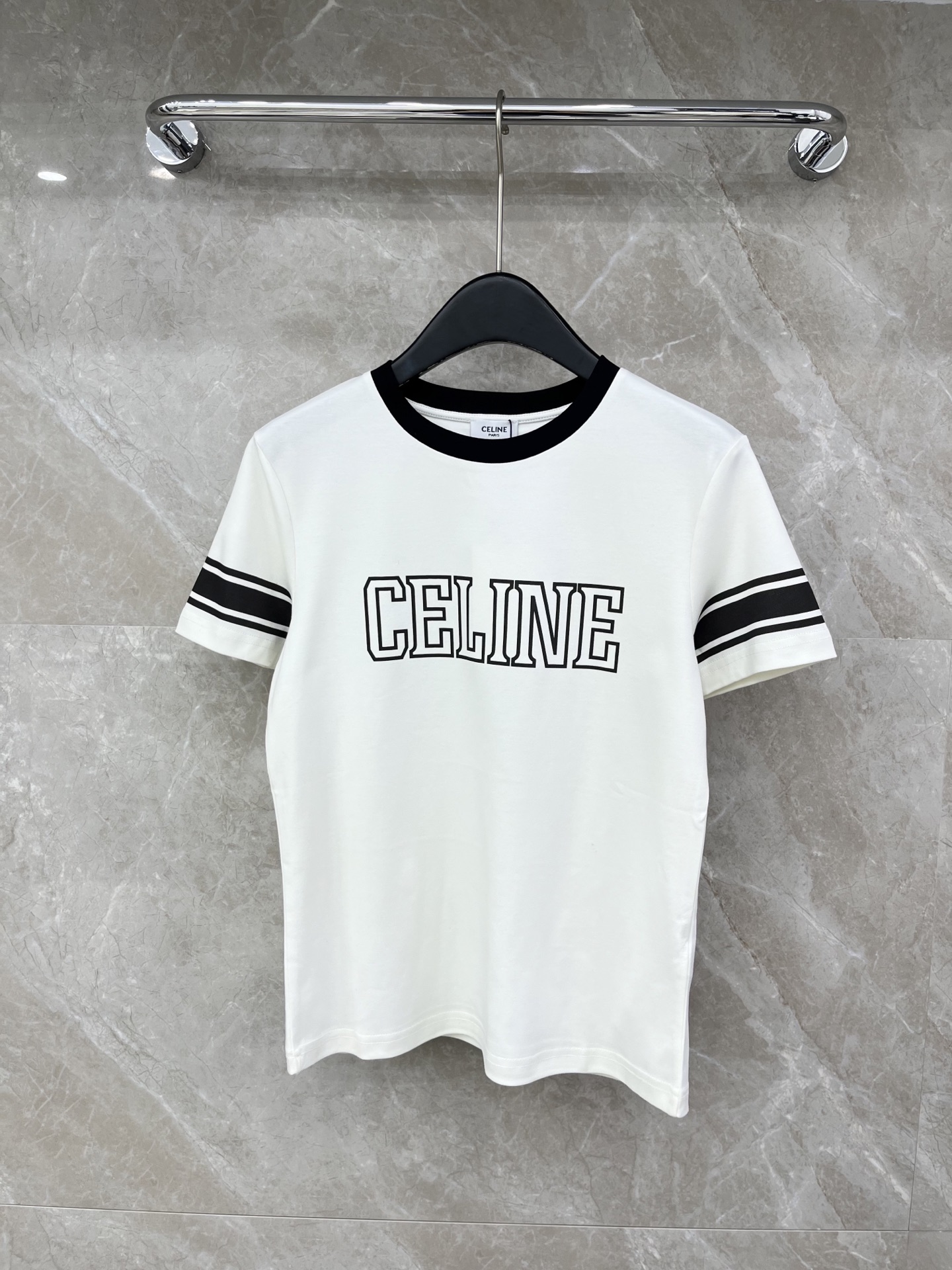 🛒𝐍𝐄𝐖 · 𝟐𝟎𝟐6/爆款现货原单品质 Celi*｜26新品图文印花短袖T恤精致宽松版型上身巨显瘦！定