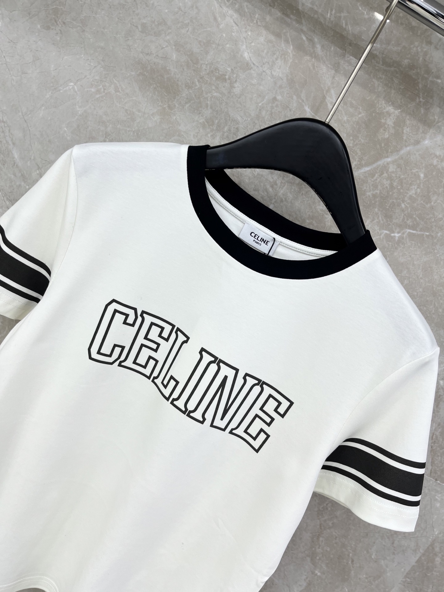 🛒𝐍𝐄𝐖 · 𝟐𝟎𝟐6/爆款现货原单品质 Celi*｜26新品图文印花短袖T恤精致宽松版型上身巨显瘦！定