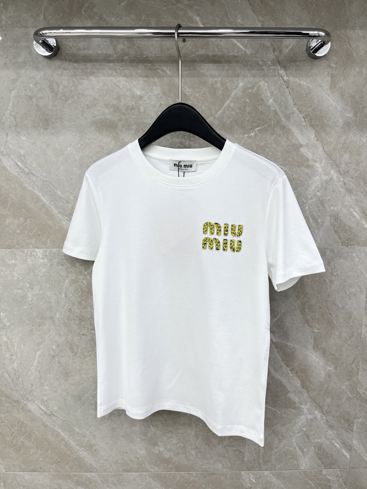 🛒𝐍𝐄𝐖 · 𝟐𝟎𝟐6/爆款现货原单品质 Miu *｜26新品订珠短袖T恤精致宽松版型上身巨显瘦！定制最