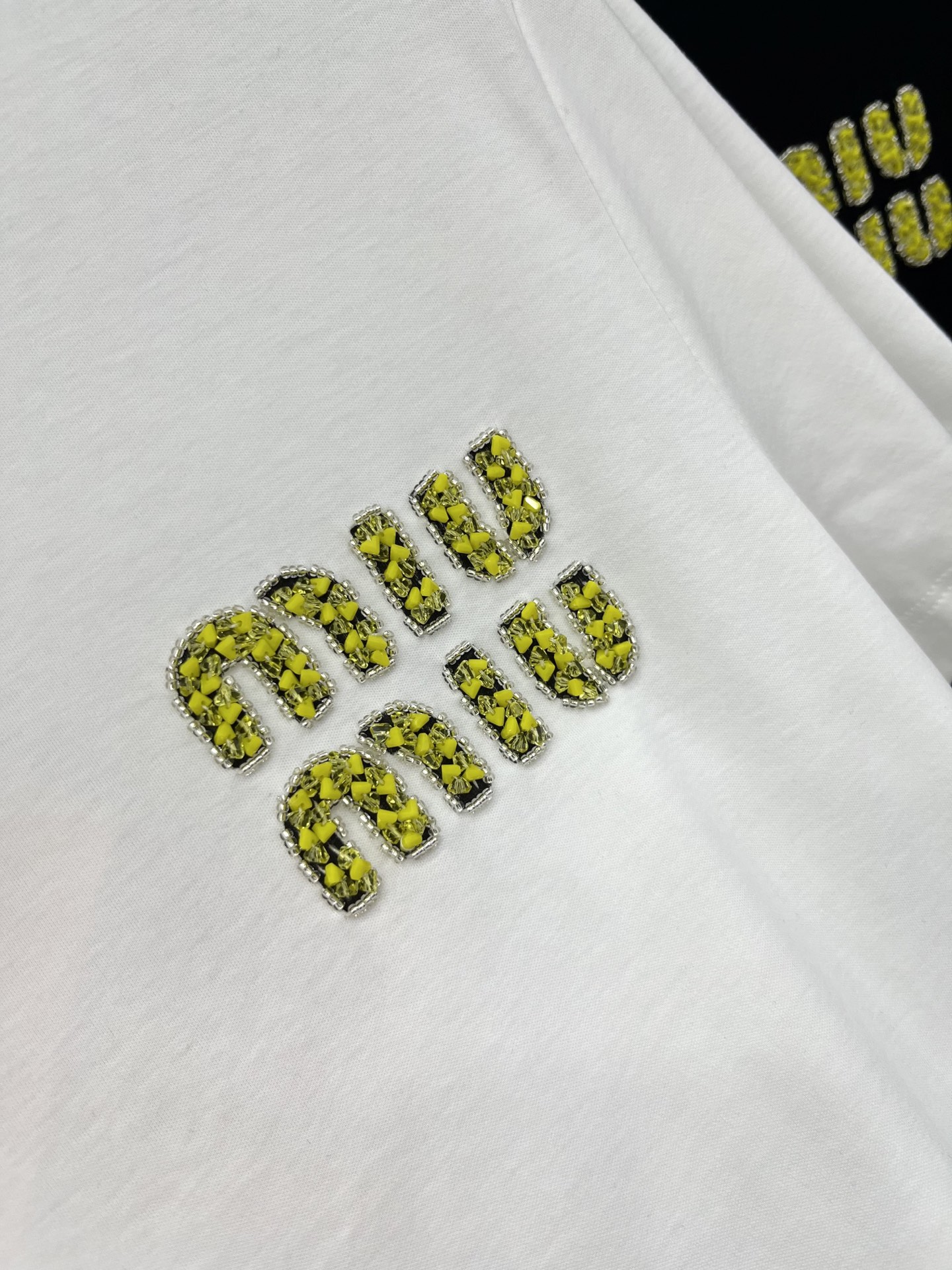 🛒𝐍𝐄𝐖 · 𝟐𝟎𝟐6/爆款现货原单品质 Miu *｜26新品订珠短袖T恤精致宽松版型上身巨显瘦！定制最