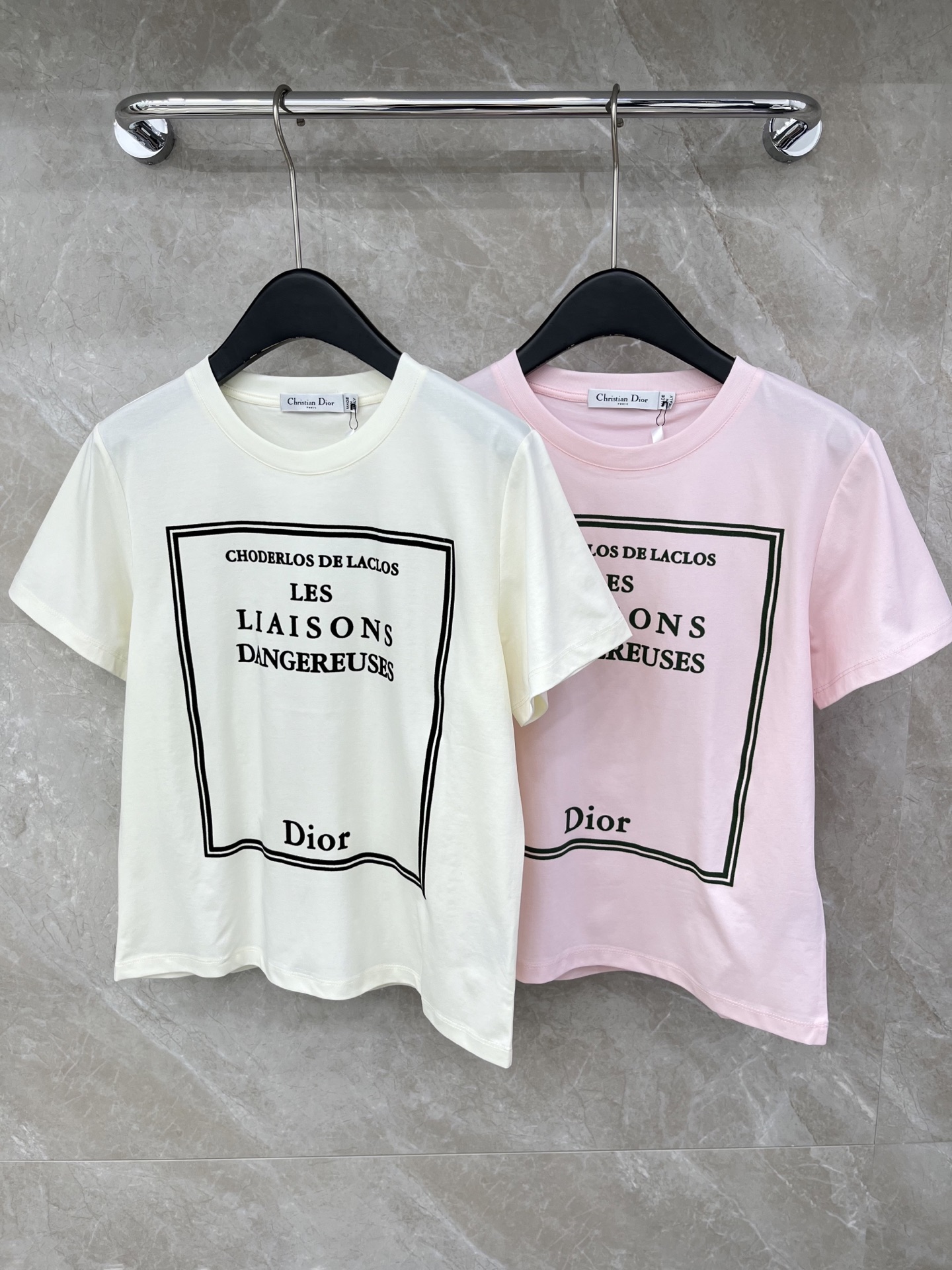 🛒𝐍𝐄𝐖 · 𝟐𝟎𝟐6/爆款现货原单品质 Dio*｜26新品植绒短袖T恤精致宽松版型上身巨显瘦！定制最新