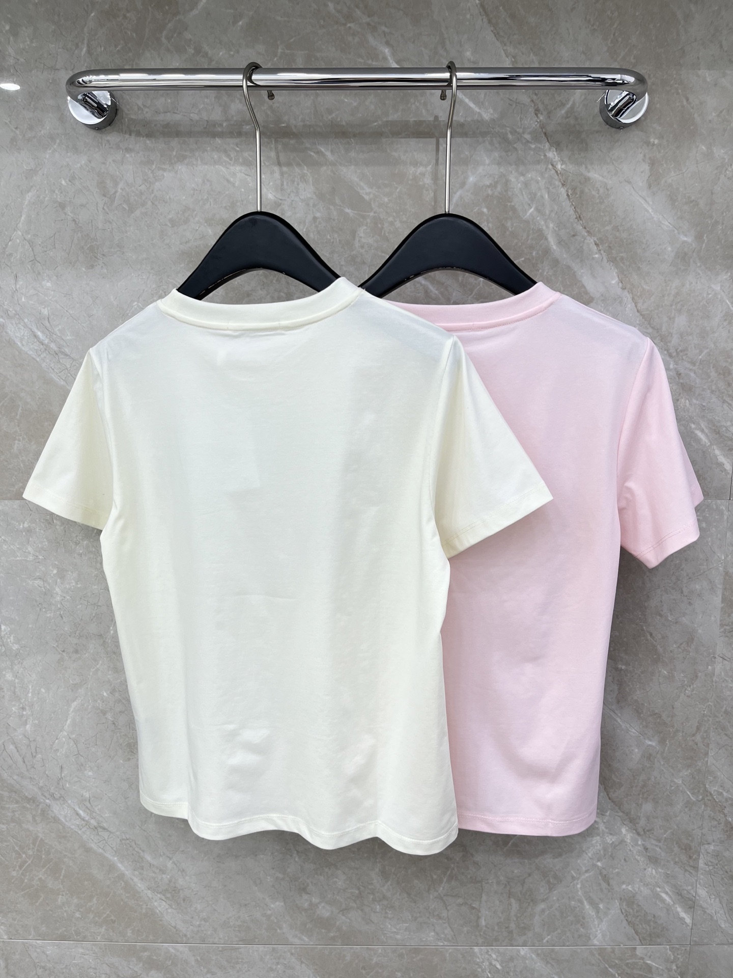 🛒𝐍𝐄𝐖 · 𝟐𝟎𝟐6/爆款现货原单品质 Dio*｜26新品植绒短袖T恤精致宽松版型上身巨显瘦！定制最新