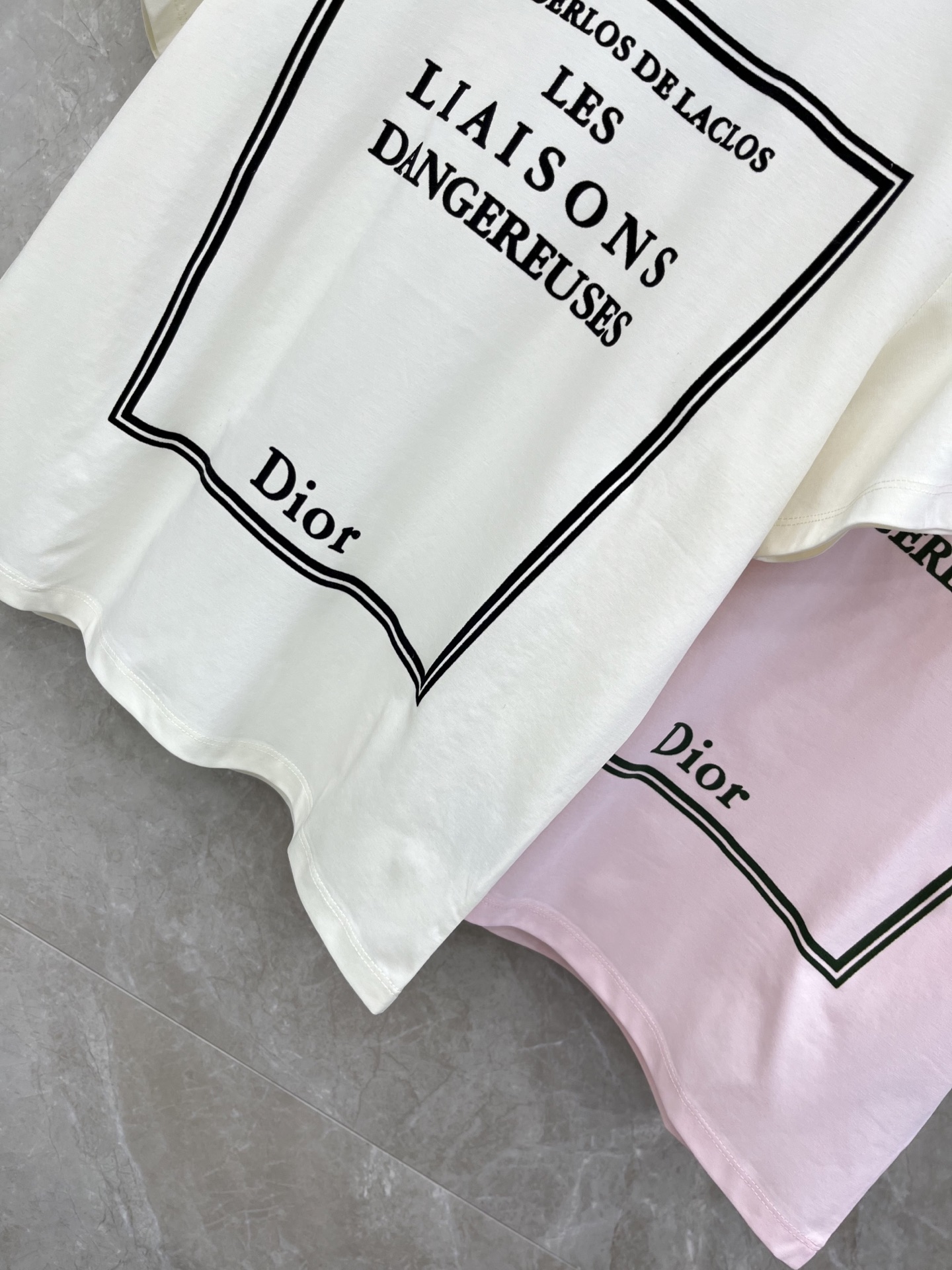 🛒𝐍𝐄𝐖 · 𝟐𝟎𝟐6/爆款现货原单品质 Dio*｜26新品植绒短袖T恤精致宽松版型上身巨显瘦！定制最新