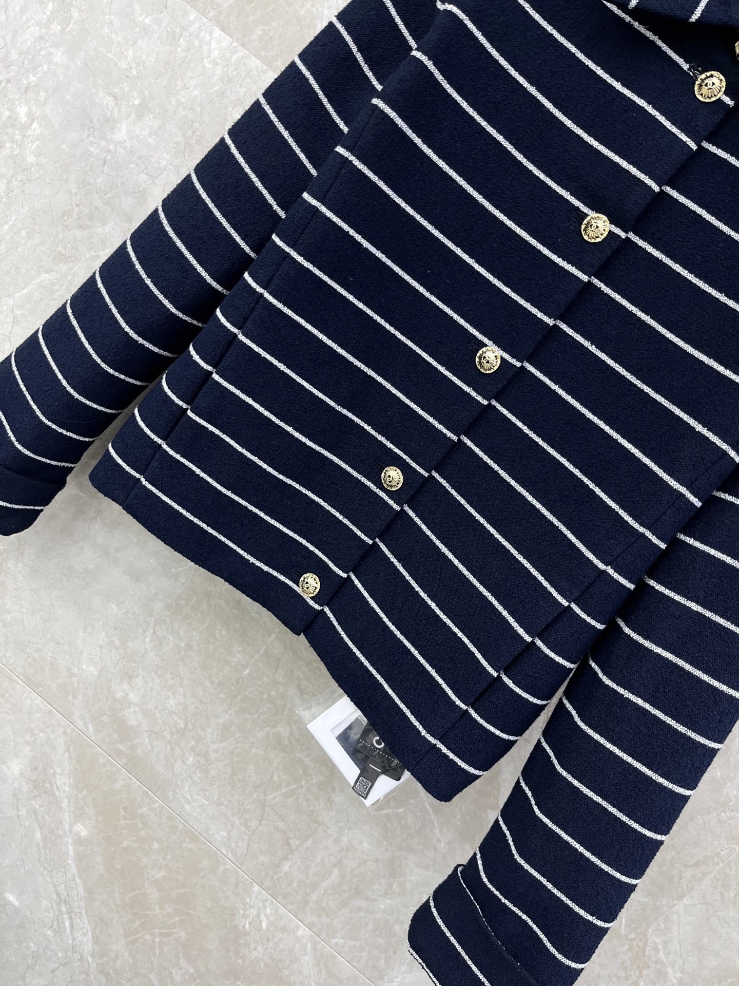 🛒𝐍𝐄𝐖 · 𝟐𝟎𝟐6/爆款现货原单品质 Cha*｜26早春新品粗花呢条纹翻领外套 系列款混色纱线设计 