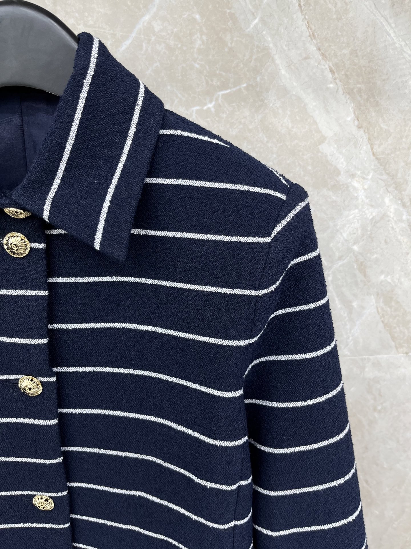 🛒𝐍𝐄𝐖 · 𝟐𝟎𝟐6/爆款现货原单品质 Cha*｜26早春新品粗花呢条纹翻领外套 系列款混色纱线设计 