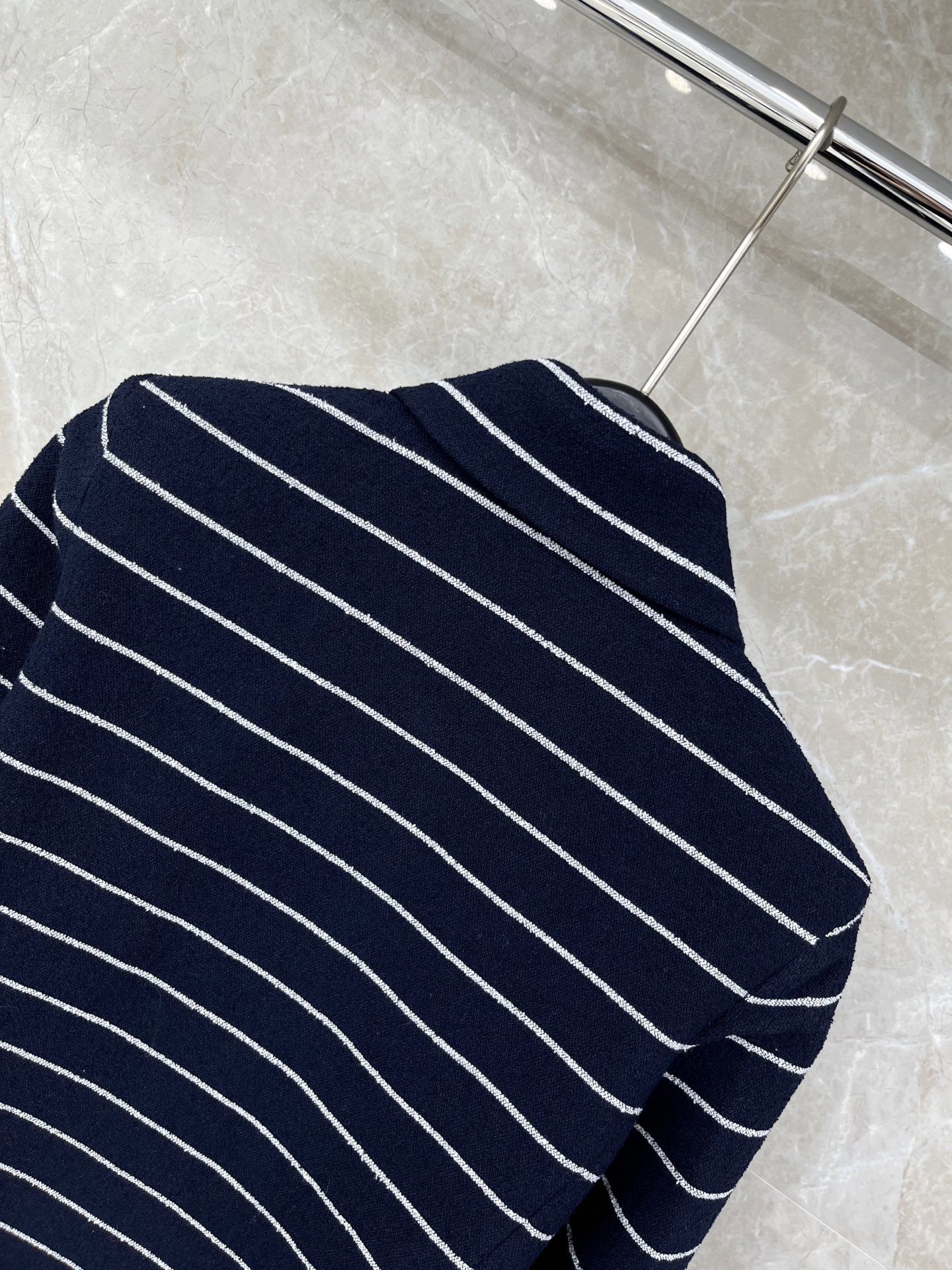 🛒𝐍𝐄𝐖 · 𝟐𝟎𝟐6/爆款现货原单品质 Cha*｜26早春新品粗花呢条纹翻领外套 系列款混色纱线设计 