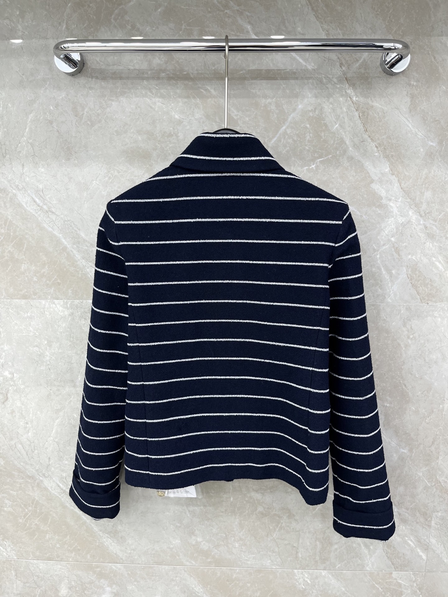 🛒𝐍𝐄𝐖 · 𝟐𝟎𝟐6/爆款现货原单品质 Cha*｜26早春新品粗花呢条纹翻领外套 系列款混色纱线设计 