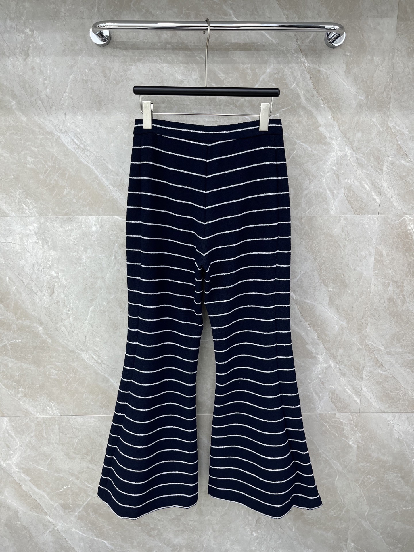 🛒𝐍𝐄𝐖 · 𝟐𝟎𝟐6/爆款现货原单品质 Cha*｜26早春新品粗花呢条纹大喇叭休闲裤混色纱线设计 大工