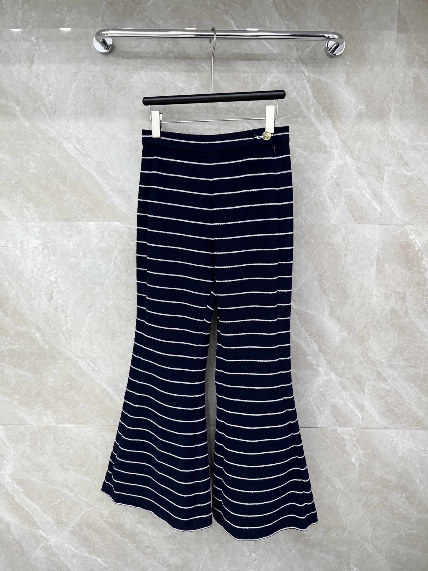 🛒𝐍𝐄𝐖 · 𝟐𝟎𝟐6/爆款现货原单品质 Cha*｜26早春新品粗花呢条纹大喇叭休闲裤混色纱线设计 大工