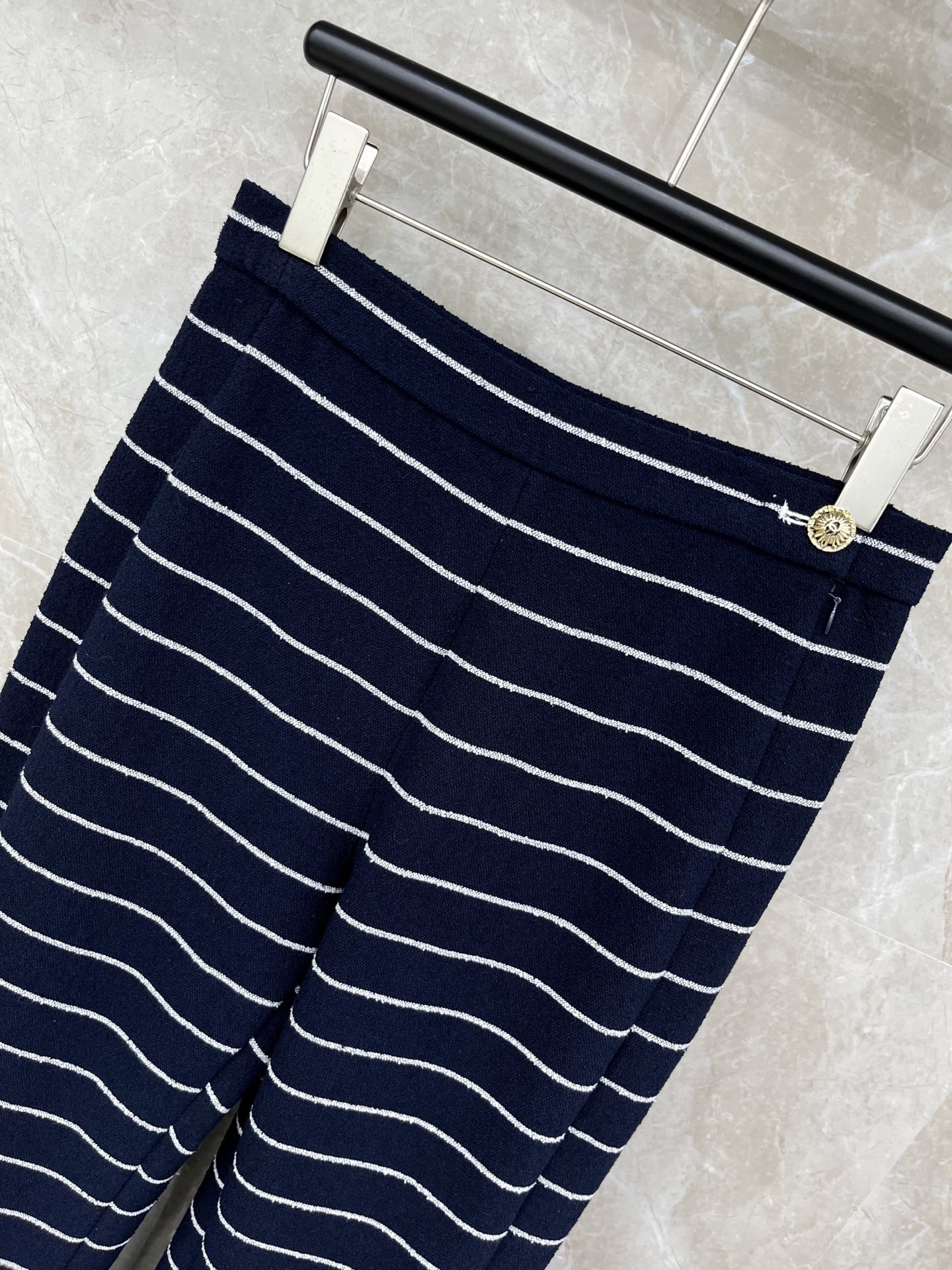 🛒𝐍𝐄𝐖 · 𝟐𝟎𝟐6/爆款现货原单品质 Cha*｜26早春新品粗花呢条纹大喇叭休闲裤混色纱线设计 大工