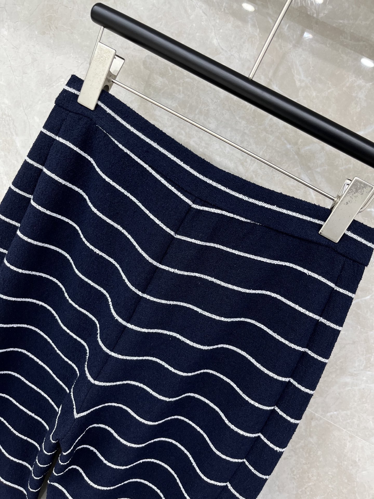 🛒𝐍𝐄𝐖 · 𝟐𝟎𝟐6/爆款现货原单品质 Cha*｜26早春新品粗花呢条纹大喇叭休闲裤混色纱线设计 大工