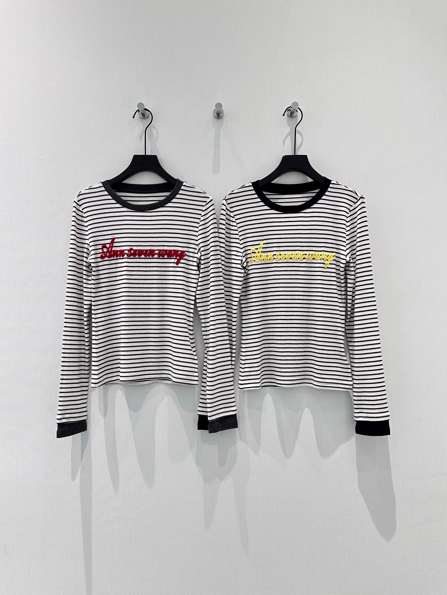 🛒𝐍𝐄𝐖 · 𝟐𝟎𝟐6/爆款现货设计师 原创｜2026新款撞色植绒天丝羊毛条纹打底衫云感舒适的系列！上身