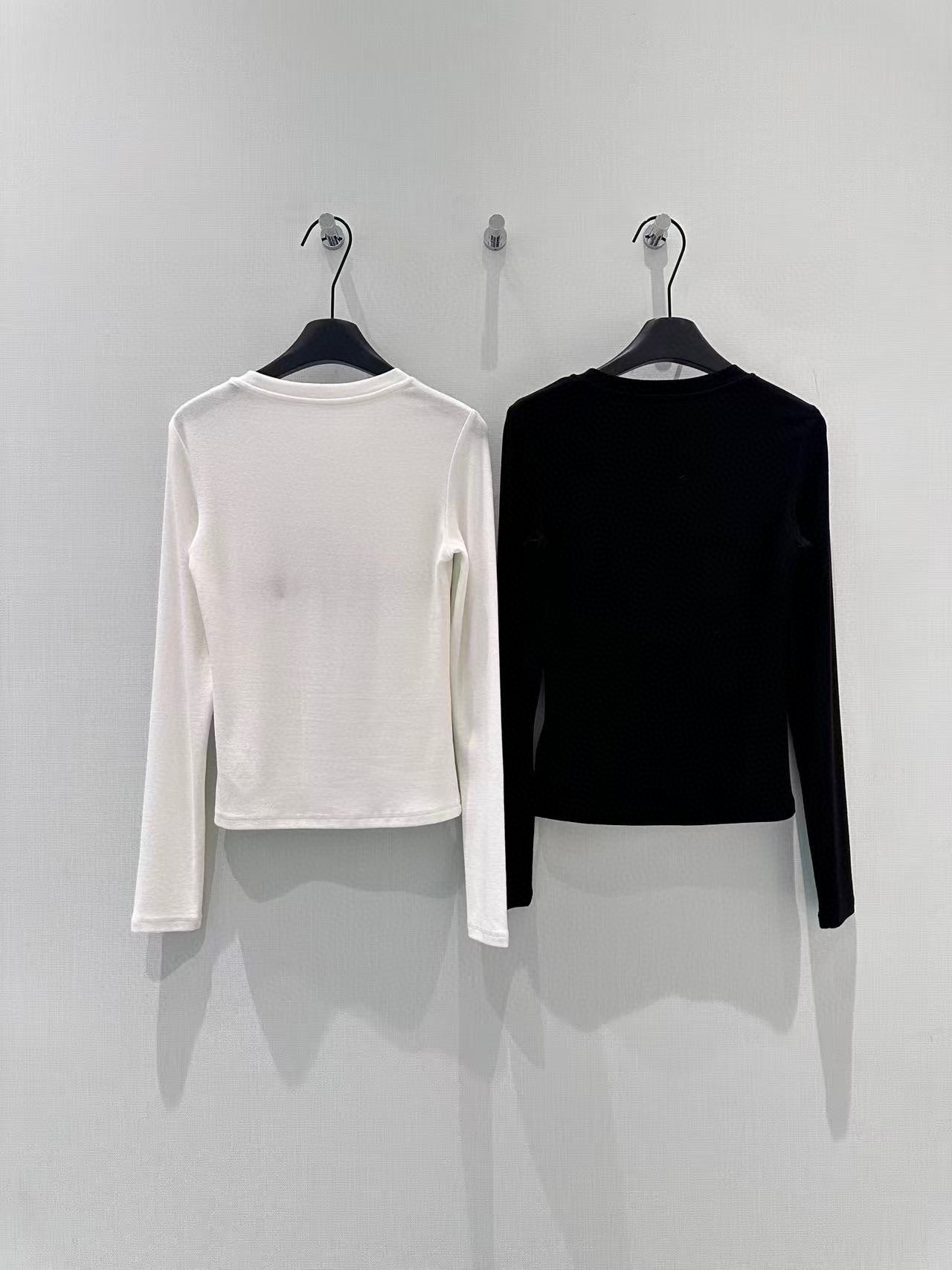 🛒𝐍𝐄𝐖 · 𝟐𝟎𝟐6/爆款现货设计师 原创｜2026新款长袖T云感舒适的系列！上身的触感谁穿谁知道的舒