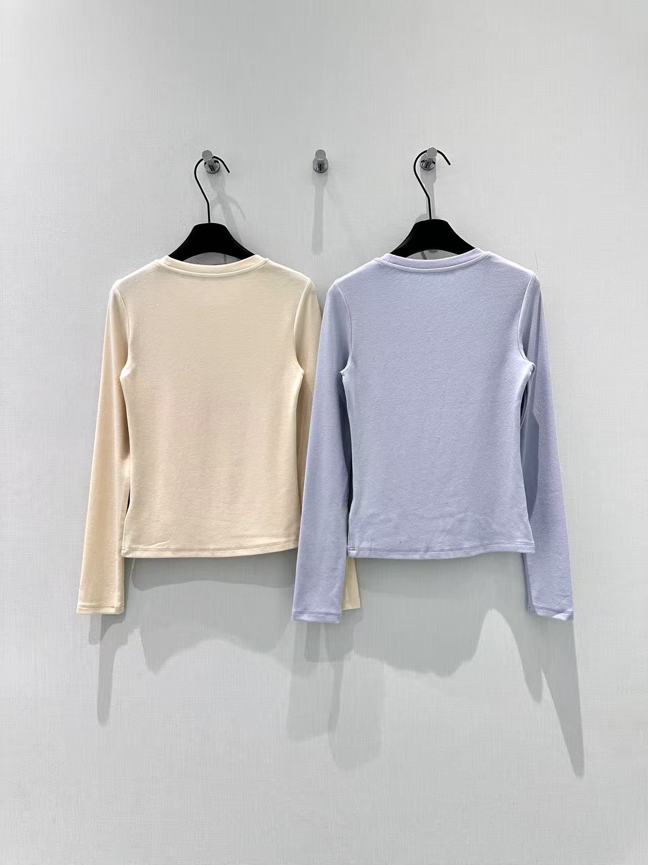 🛒𝐍𝐄𝐖 · 𝟐𝟎𝟐6/爆款现货设计师 原创｜2026新款撞色植绒天打底衫云感舒适的系列！上身的触感谁穿