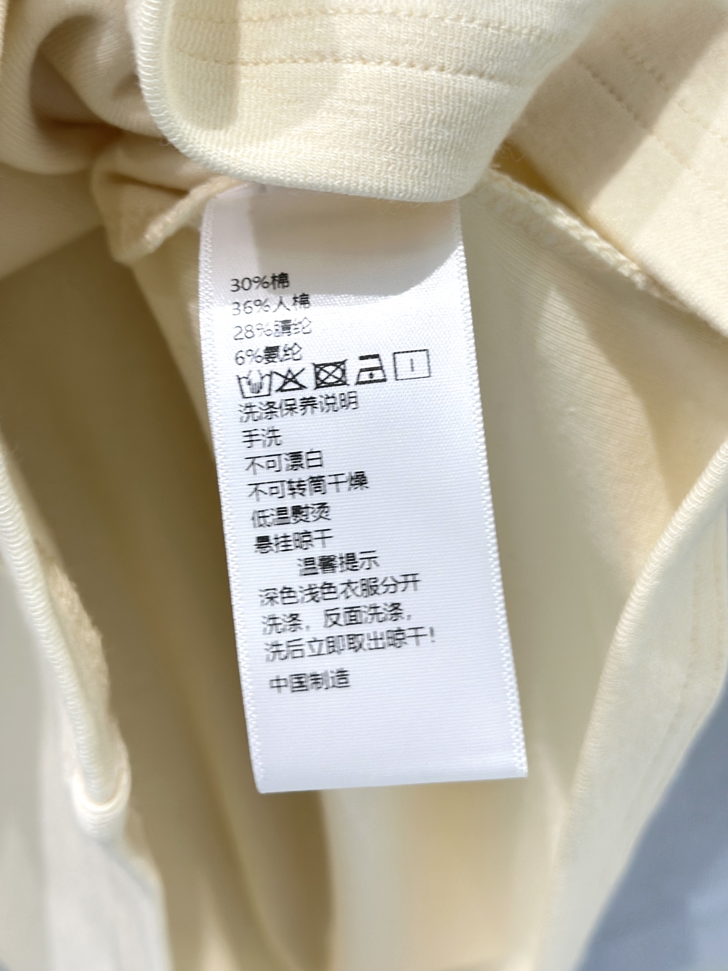 🛒𝐍𝐄𝐖 · 𝟐𝟎𝟐6/爆款现货设计师 原创｜2026新款撞色植绒天打底衫云感舒适的系列！上身的触感谁穿