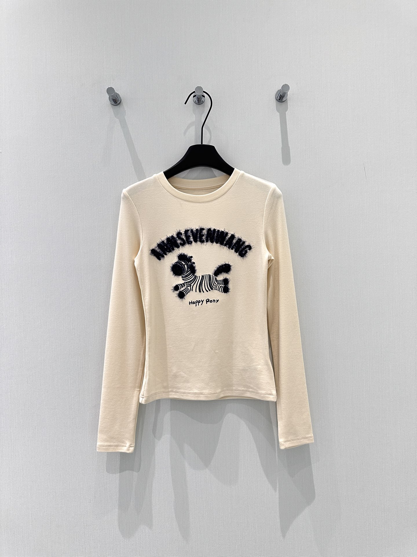 🛒𝐍𝐄𝐖 · 𝟐𝟎𝟐6/爆款现货设计师 原创｜2026新款撞色植绒天打底衫云感舒适的系列！上身的触感谁穿