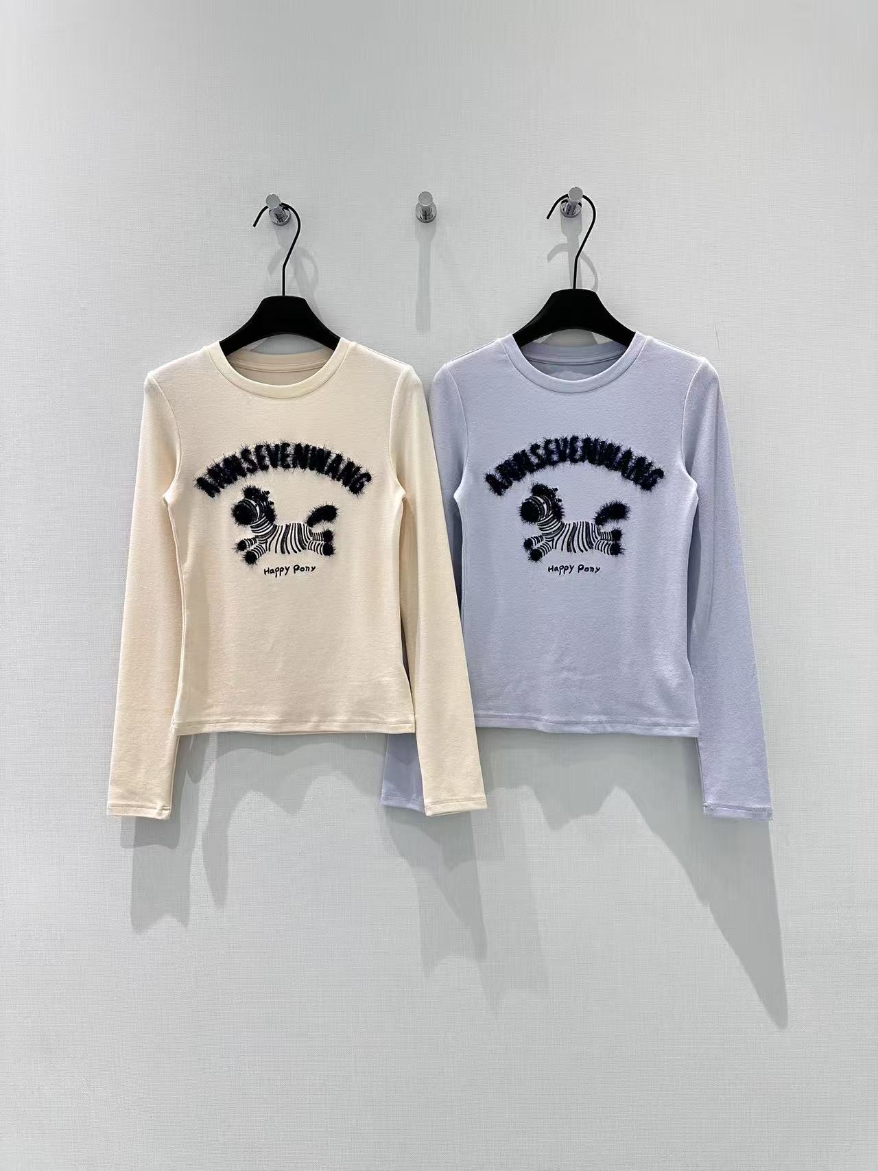 🛒𝐍𝐄𝐖 · 𝟐𝟎𝟐6/爆款现货设计师 原创｜2026新款撞色植绒天打底衫云感舒适的系列！上身的触感谁穿