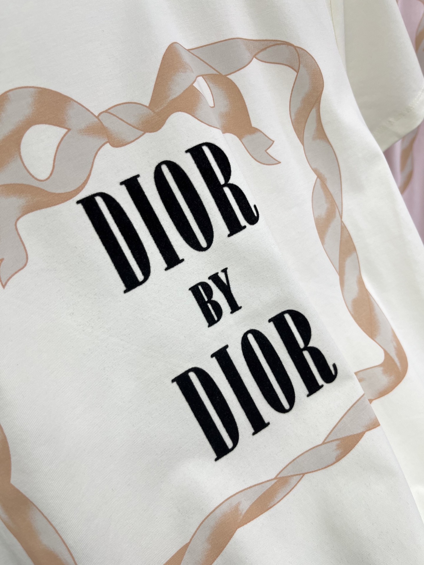 🛒𝐍𝐄𝐖 · 𝟐𝟎𝟐6/爆款现货原单品质 Dio*｜26新品植绒短袖T恤精致宽松版型上身巨显瘦！定制最新