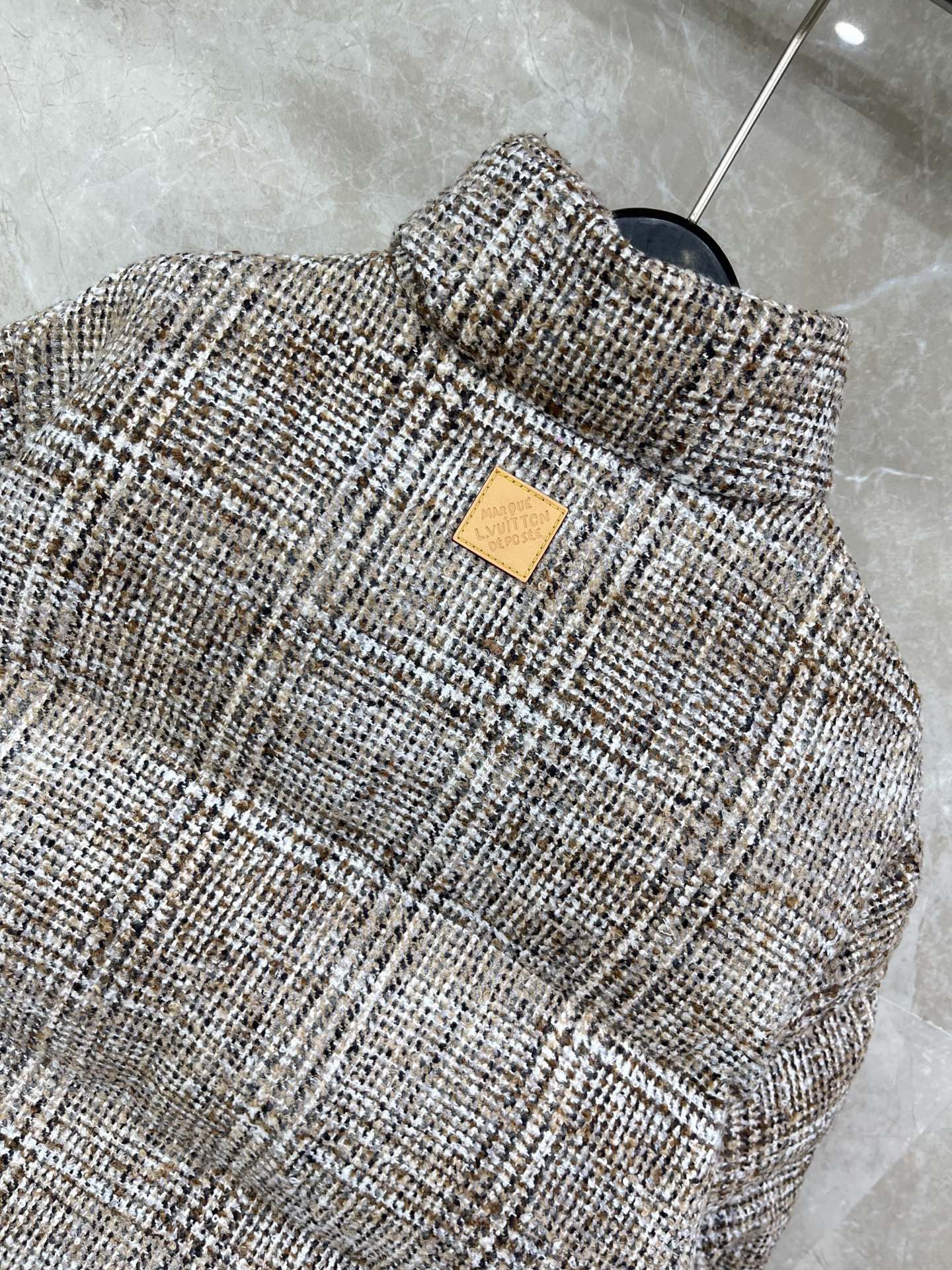 🛒𝐍𝐄𝐖 · 𝟐𝟎𝟐5/爆款现货原单品质 Lv｜25秋冬立领粗花呢棉服外套代购爆款 非常实用经典的单品保