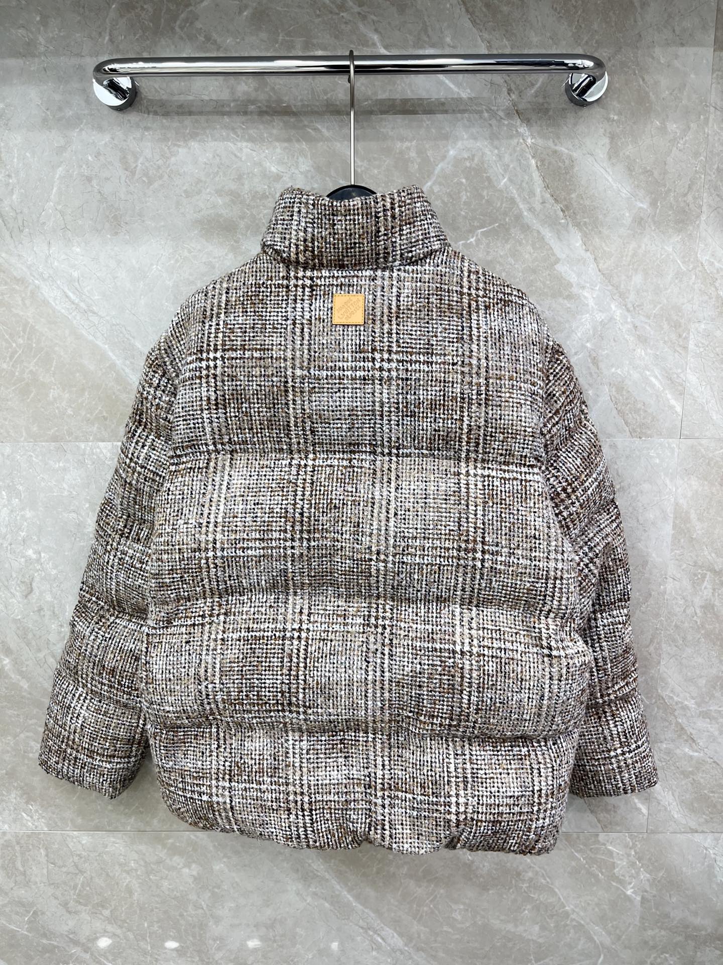 🛒𝐍𝐄𝐖 · 𝟐𝟎𝟐5/爆款现货原单品质 Lv｜25秋冬立领粗花呢棉服外套代购爆款 非常实用经典的单品保