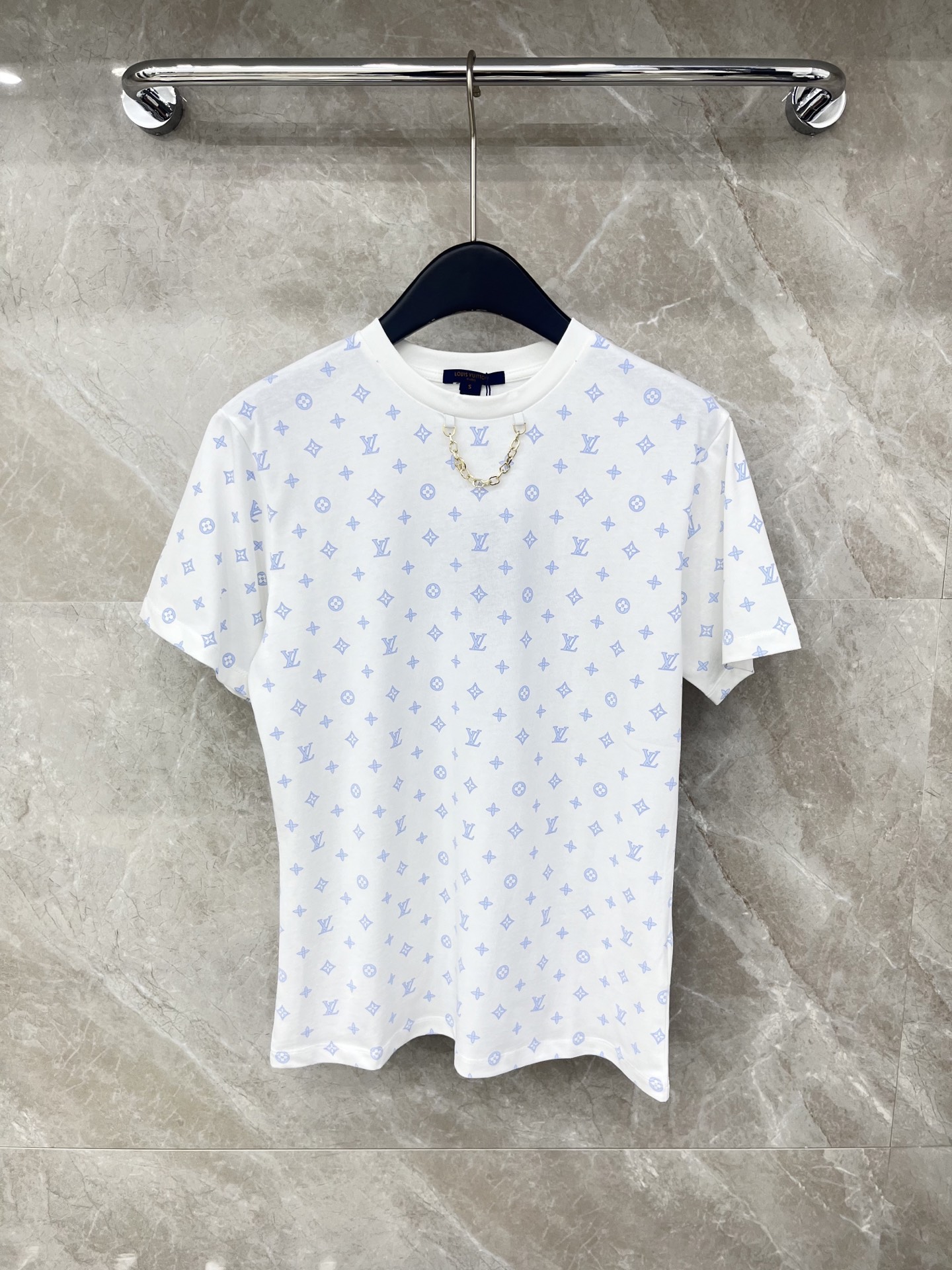 🛒𝐍𝐄𝐖 · 𝟐𝟎𝟐6/爆款现货原单品质 Lv *｜精致印花短袖T恤高订面料 亲肤透气舒适标志性字母图案