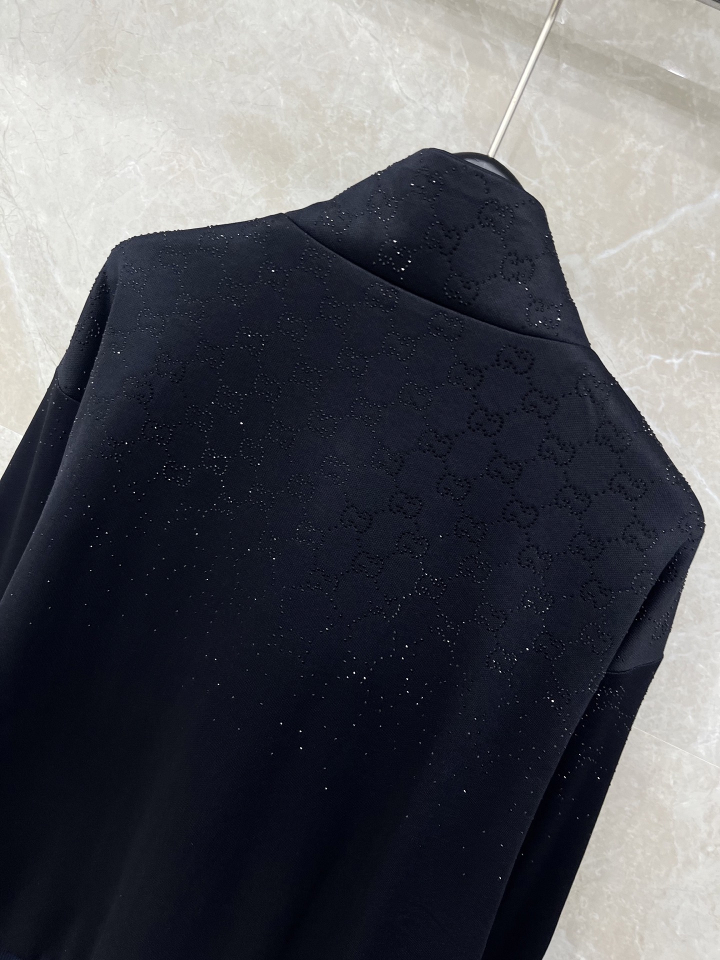 🛒𝐍𝐄𝐖 · 𝟐𝟎𝟐6/爆款现货原单品质 Gucc*｜26早春立领烫钻拉链外套代购爆款 非常实用经典的单