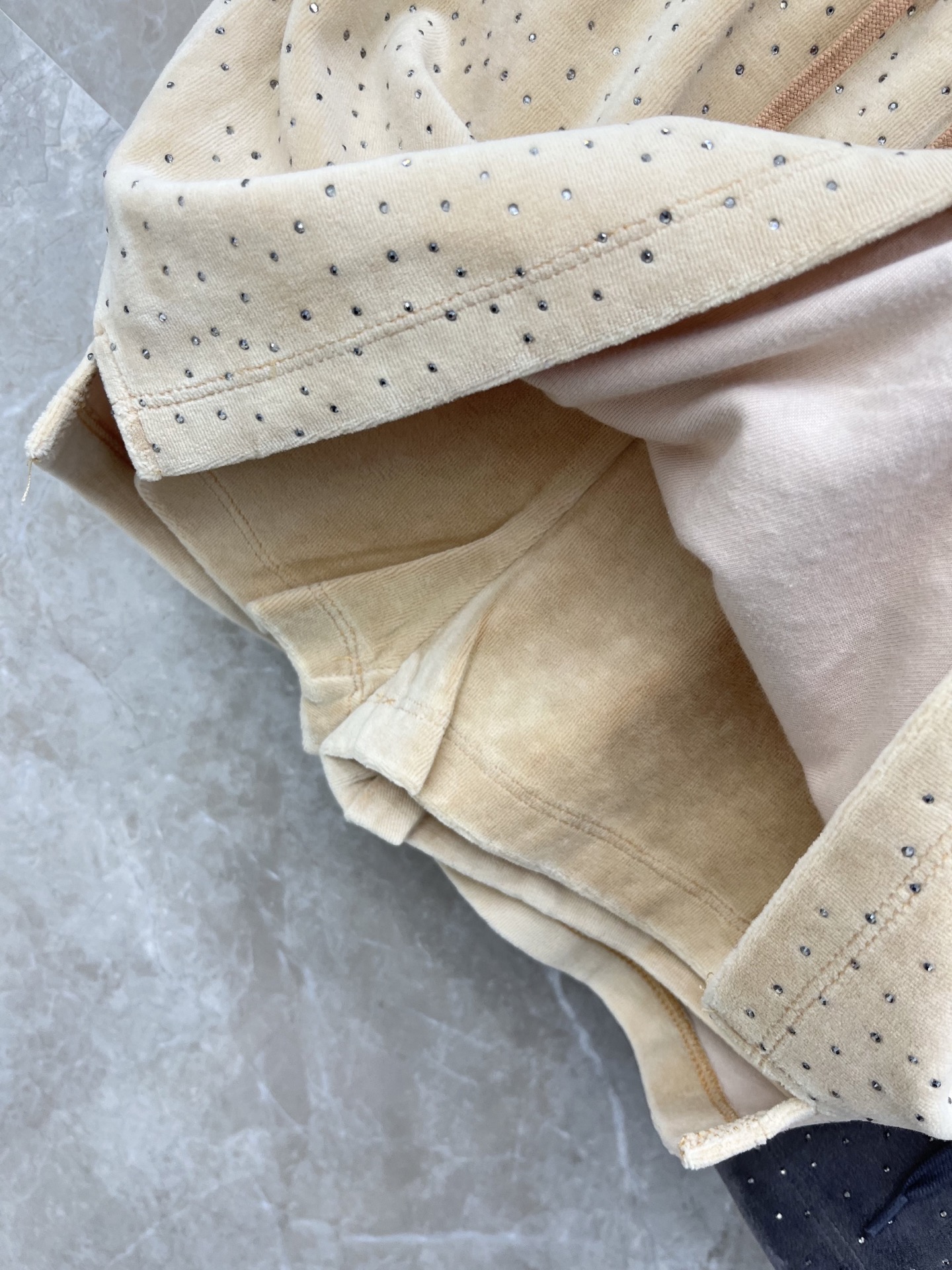 🛒𝐍𝐄𝐖 · 𝟐𝟎𝟐6/爆款现货【原版定制】Alex*｜抽绳丝绒烫钻裤裙 系列款精致千金风穿搭 高腰版型